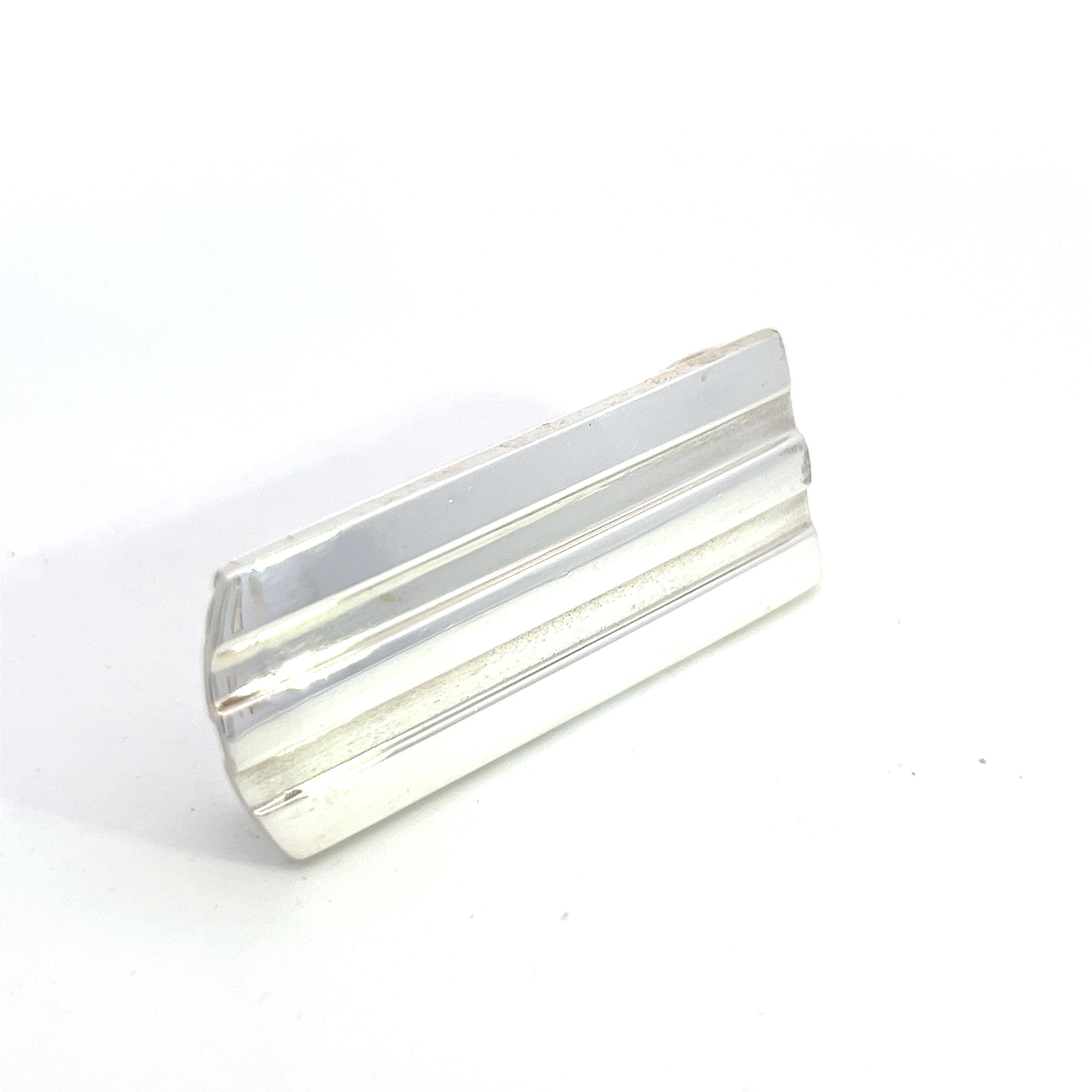 Tiffany & Co Estate Money Clip Sterling Silver TIF684

TRUSTED SELLER SINCE 2002

PLEASE SEE OUR HUNDREDS OF POSITIVE FEEDBACKS FROM OUR CLIENTS!!

FREE SHIPPING

This elegant Authentic Tiffany & Co. Men's sterling silver money clip has a weight of