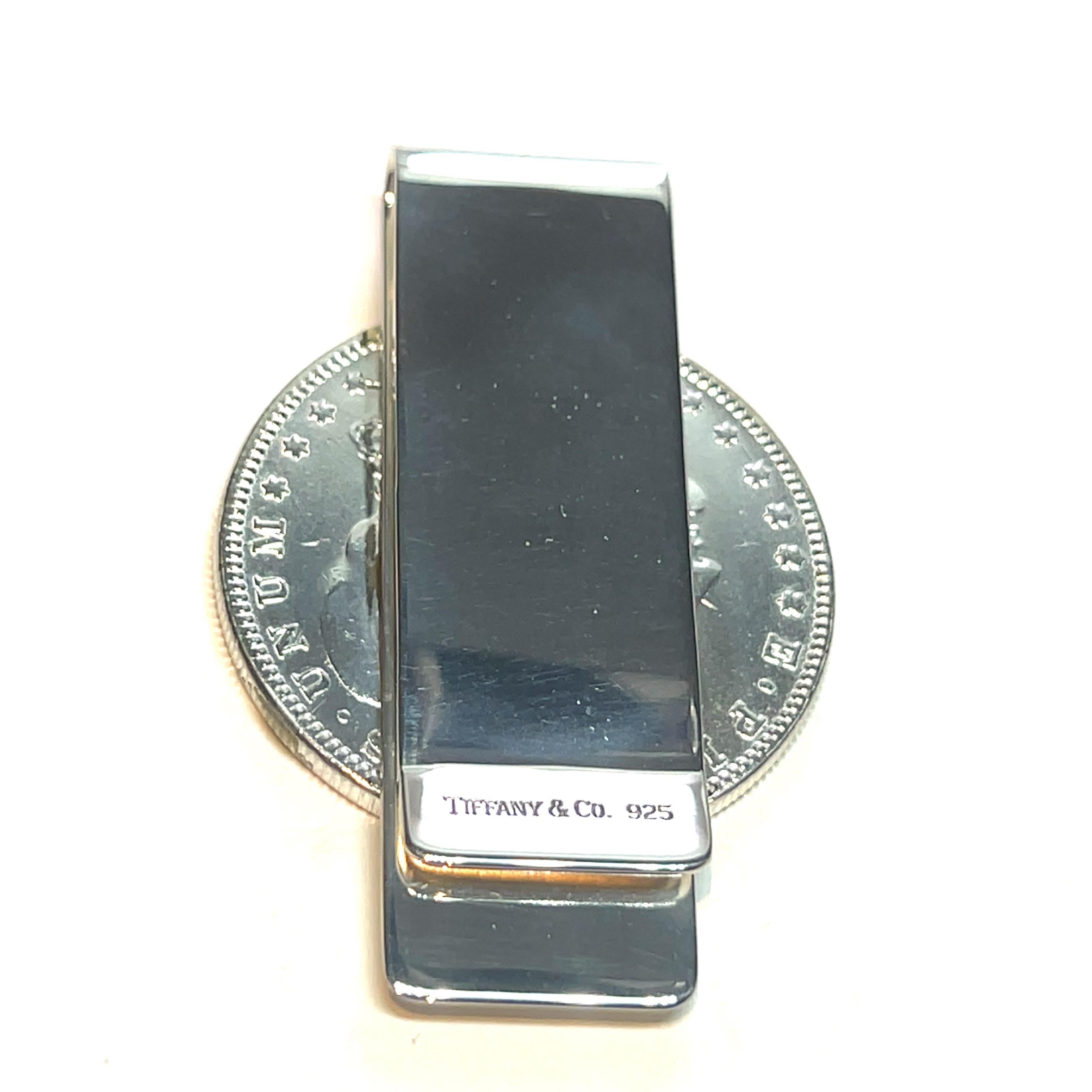 Tiffany & Co Estate Morgan Dollar Geldklammer Sterling Silber TIF736

Diese schöne Authentic Tiffany Morgan Dollar Sterling Silber Money Clip wurde neu poliert und sieht wunderbar.

Bereit, neu graviert zu werden. 

VERTRAUENSWÜRDIGER VERKÄUFER SEIT