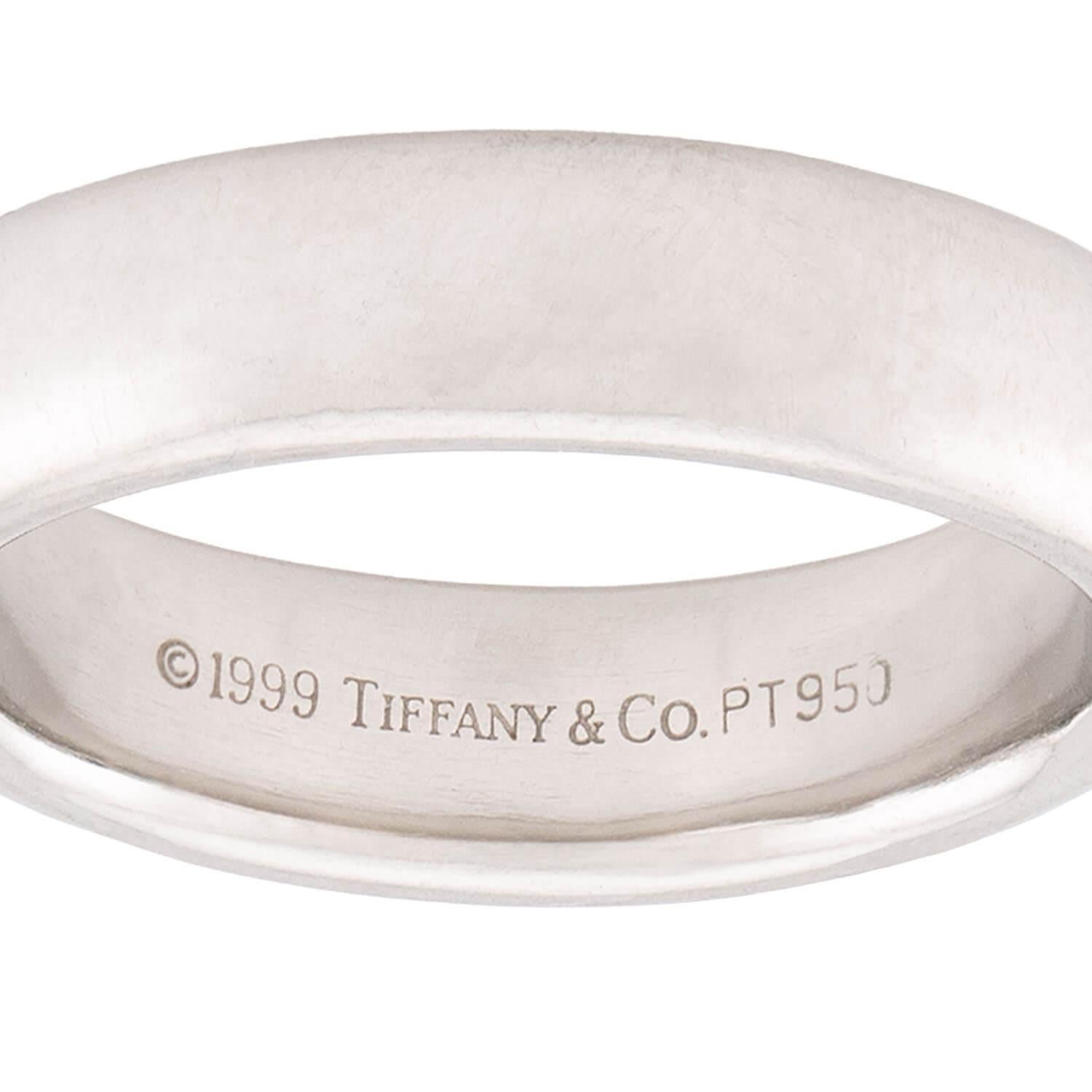 TIFFANY & CO. Estate Platinum Wedding Band In Good Condition For Sale In Narberth, PA