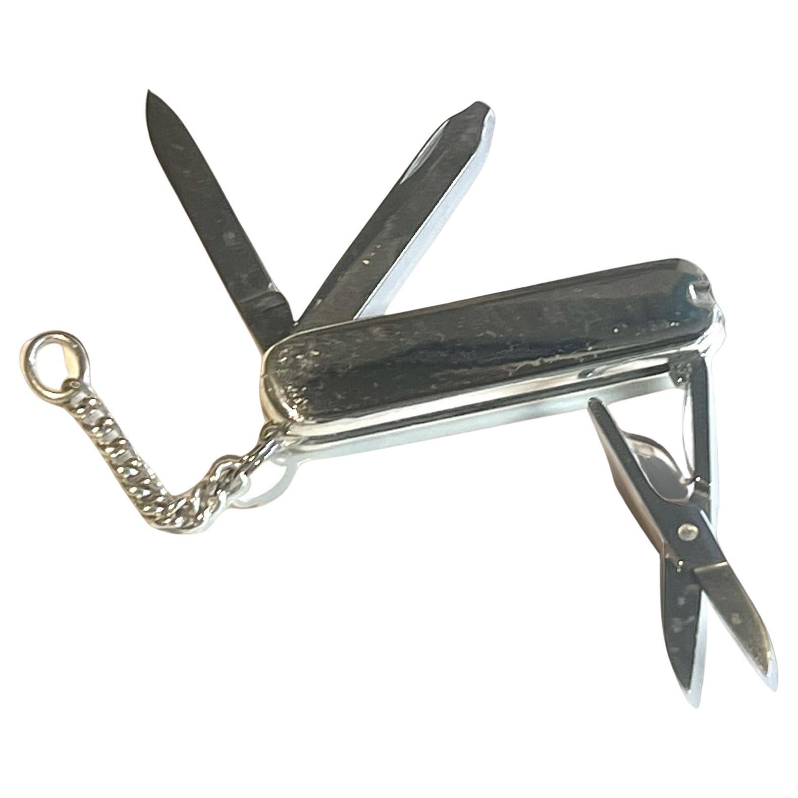 Couteau de poche Tiffany & Co avec chaîne à clé en argent 18 carats en vente