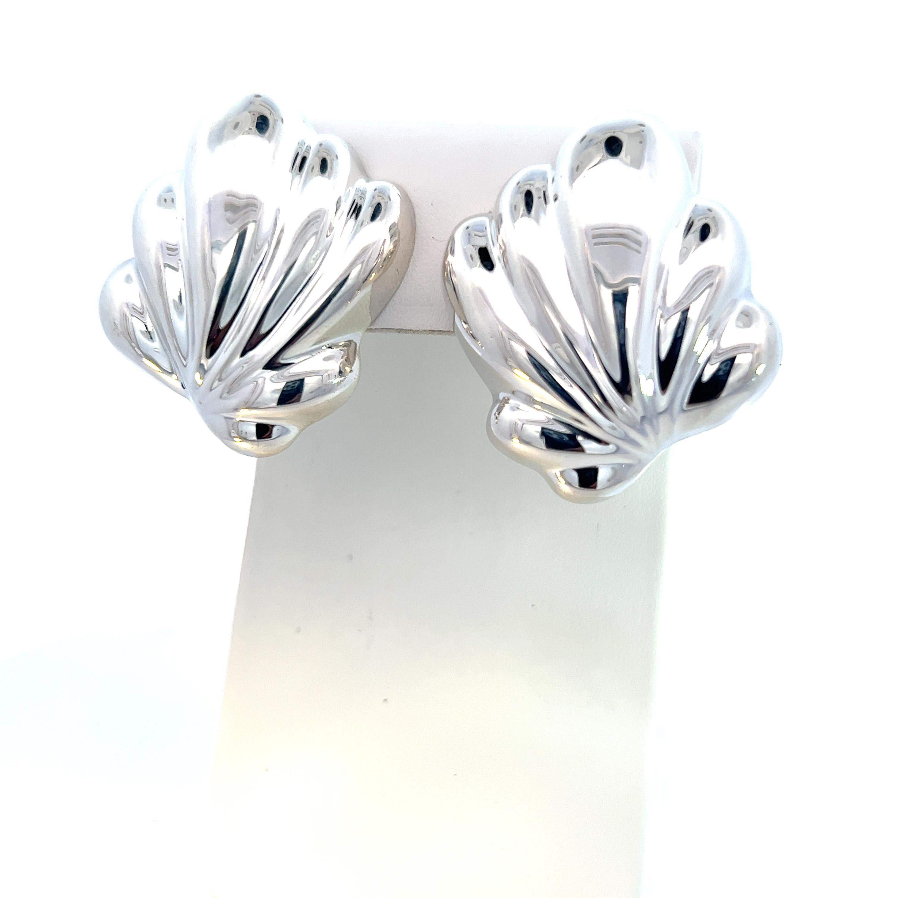 Tiffany & Co Estate Puffed Shell Omega Back Earrings Silver 21.30 Grams TIF636

These elegant Authentic Tiffany & Co. earrings are made of sterling silver.

TRUSTED SELLER SINCE 2002

PLEASE SEE OUR HUNDREDS OF POSITIVE FEEDBACKS FROM OUR