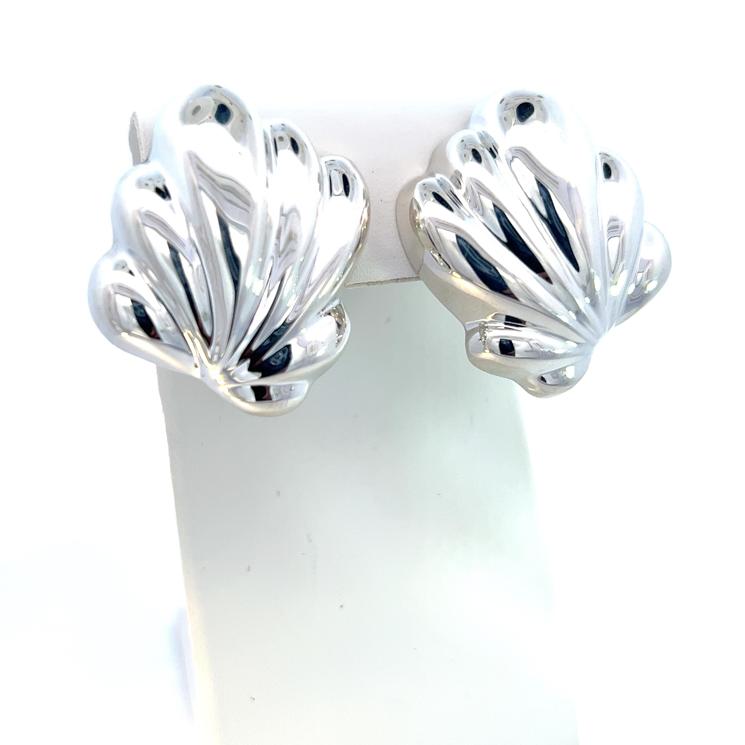 Tiffany & Co Estate Puffed Shell Omega Back Earrings Silver 21.30 Grams For Sale 1