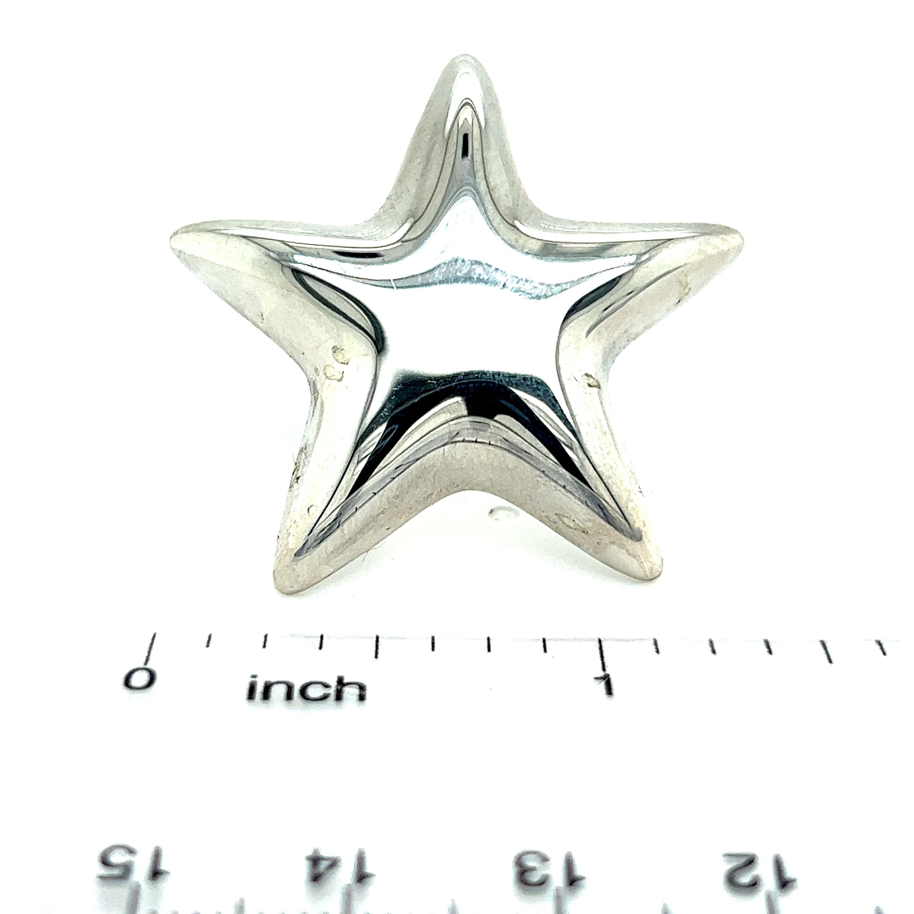 Tiffany & Co Estate Puffed Star Brooch Sterling Silver In Good Condition For Sale In Brooklyn, NY