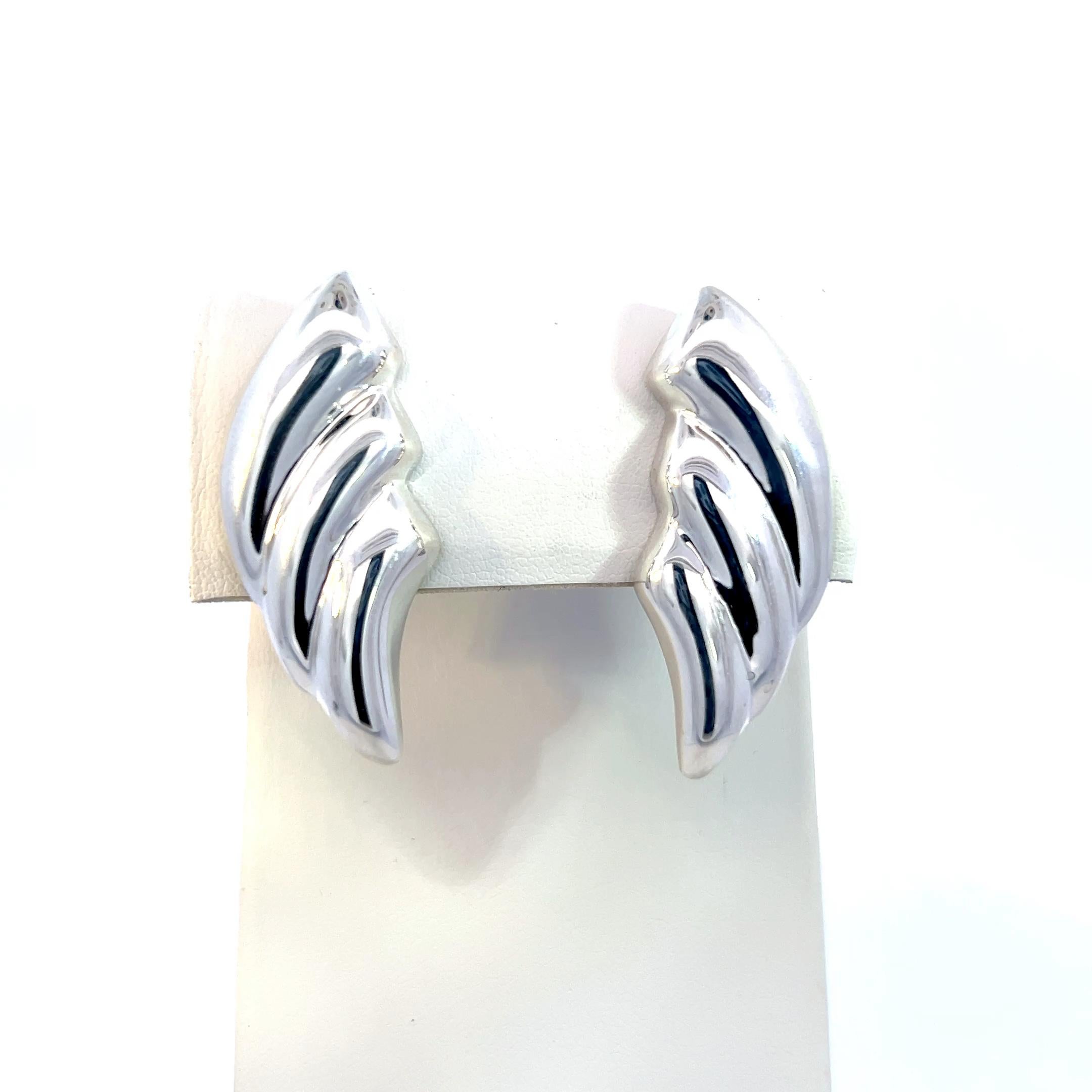 De las mujeres Pendientes de clip Tiffany & Co Estate Puffed Wings Plata de ley en venta