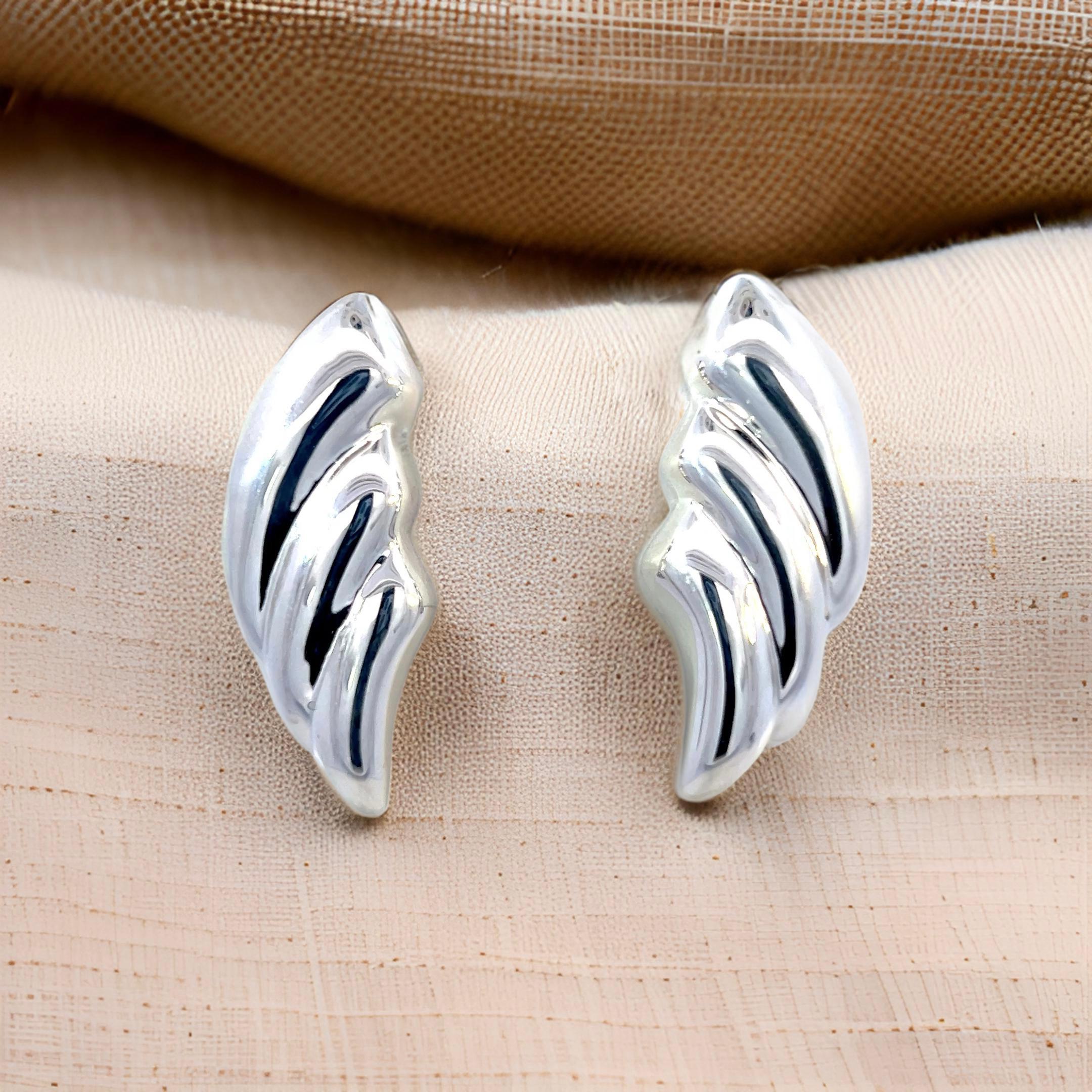 Pendientes de clip Tiffany & Co Estate Puffed Wings Plata de ley en venta 2