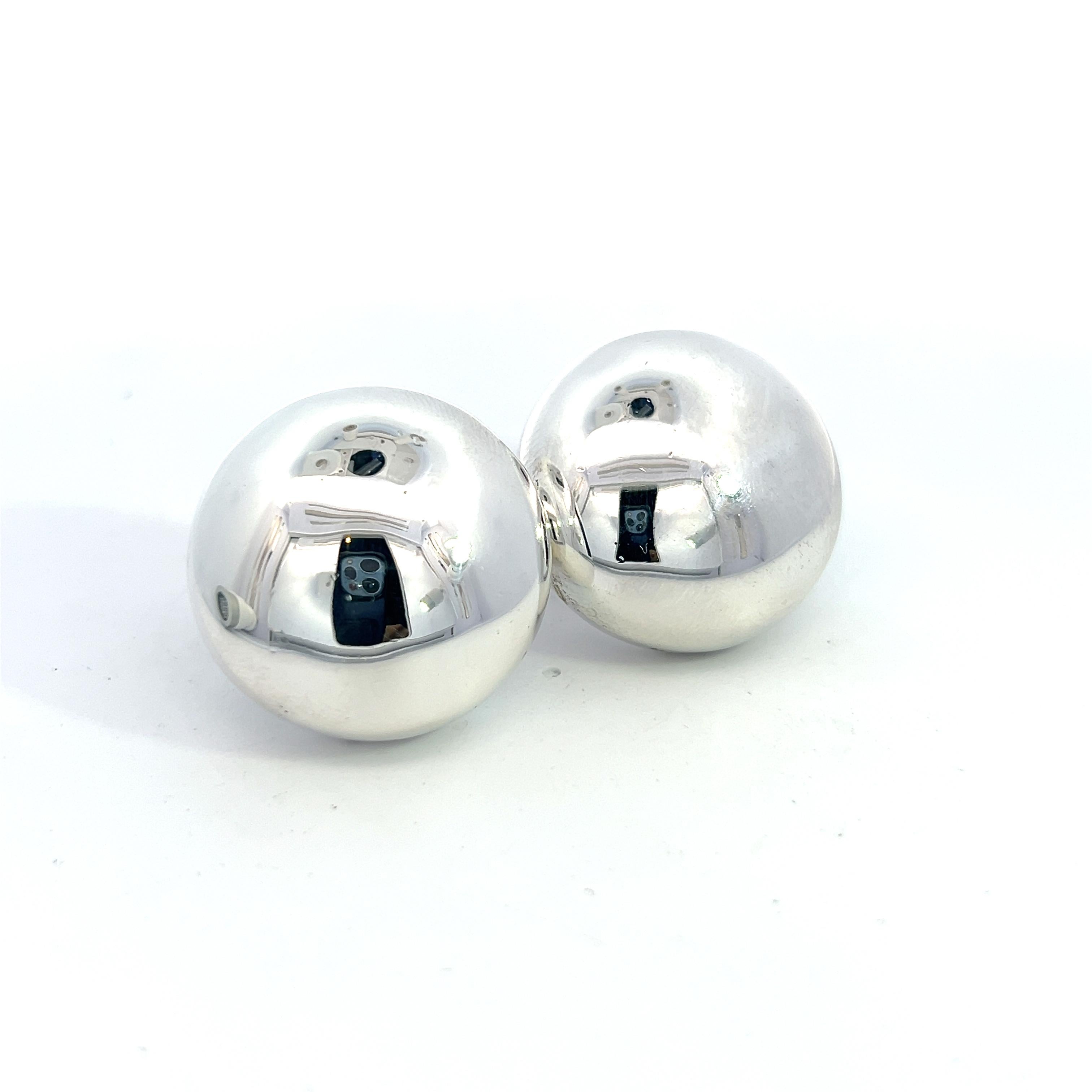 Authentic Tiffany & Co Estate Round Puffed Clip-on Earrings Sterling Silver TIF646

TRUSTED SELLER SINCE 2002

PLEASE SEE OUR HUNDREDS OF POSITIVE FEEDBACKS FROM OUR CLIENTS!!

FREE SHIPPING
Style: Puffed Clip-on Earrings
Shape: Round
Material: