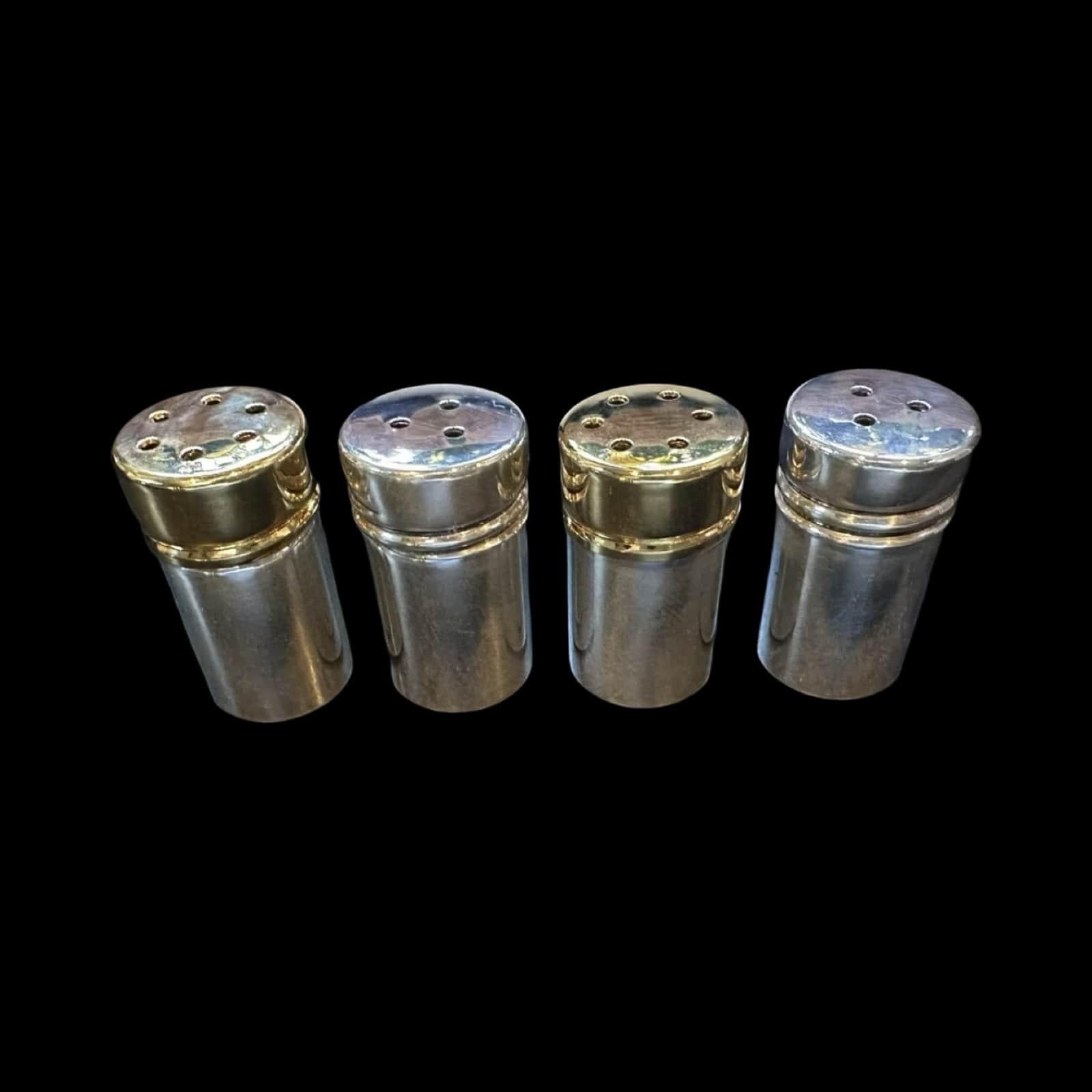 Tiffany & Co Estate Satz von 4 Salz-Pfeffer Shakers mit Box Sterling Silber TIF742

Diese schönen Authentic Salt Pepper Shakers mit Box sind aus Sterling Silber wurden neu poliert und sehen wunderbar aus. 

VERTRAUENSWÜRDIGER VERKÄUFER SEIT