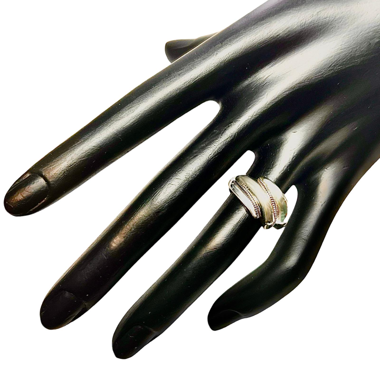 Authentique Tiffany & Co Estate Shrimp Ring Taille 5.25 14k Gold + Sterling Silver TIF755

VENDEUR DE CONFIANCE DEPUIS 2002

DÉTAILS
Style : Anneau à crevettes
Taille de l'anneau : 5.25
Poids : 7 grammes
Métal : Argent sterling et or jaune
