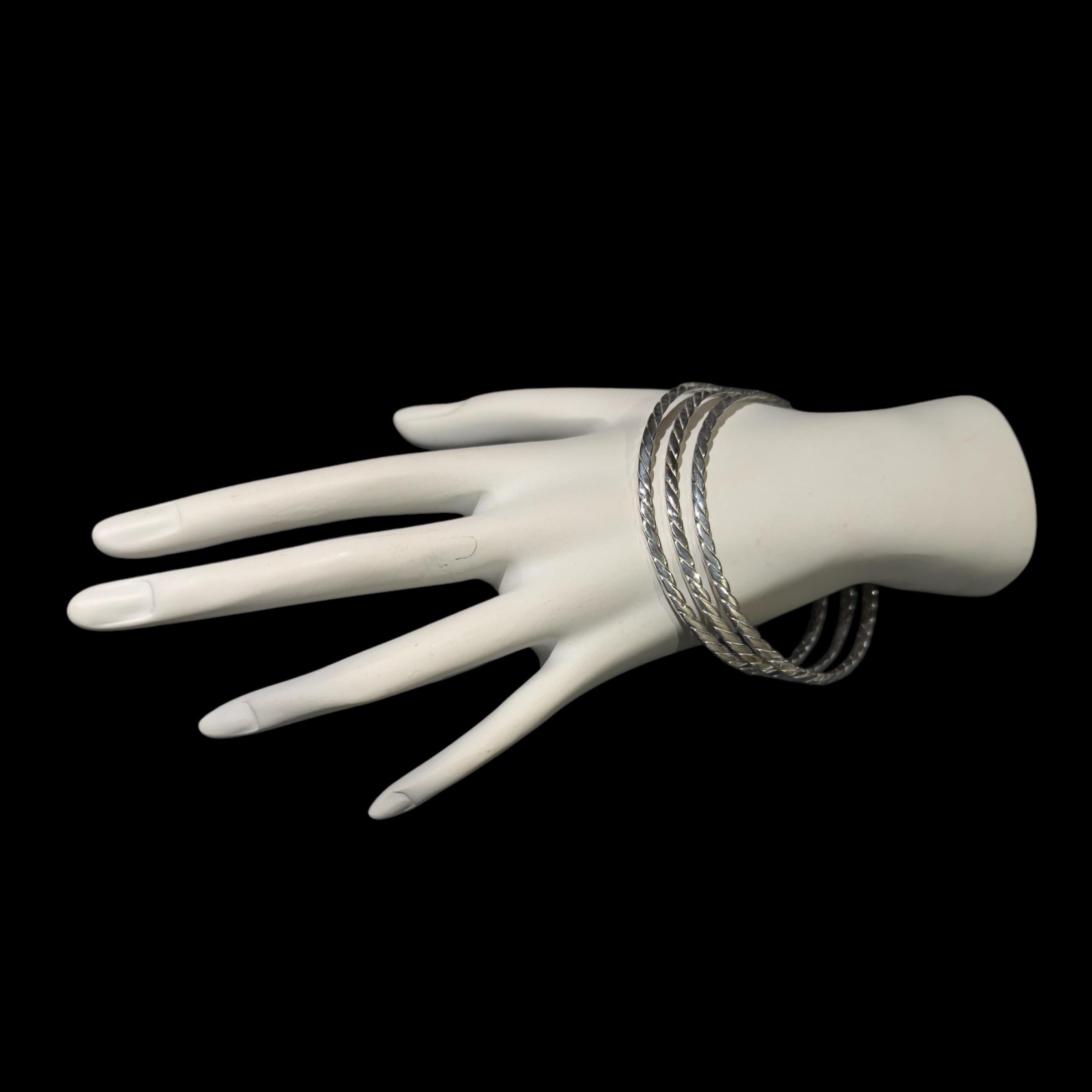 Authentic Tiffany & Co Estate Single Bangle Bracelet Sterling Silver TIF870

TRUSTED SELLER SINCE 2002

PLEASE SEE OUR HUNDREDS OF POSITIVE FEEDBACKS FROM OUR CLIENTS!!

FREE SHIPPING!!

DETAILS
Style: Single Twist Bangle Bracelet
Metal: Sterling