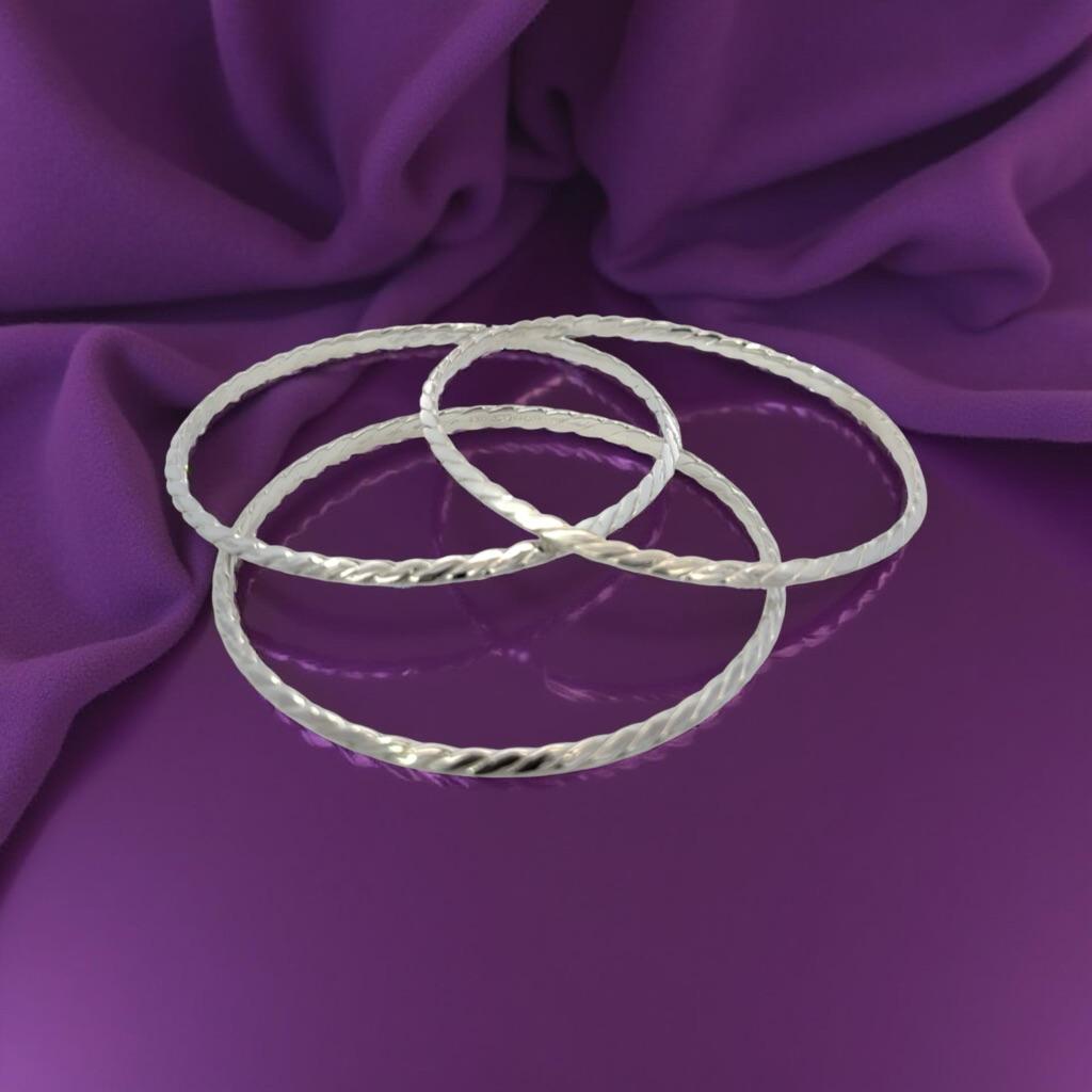 Tiffany & Co Single Bangle Bracelet Sterling Silver Estate In Good Condition For Sale In Brooklyn, NY