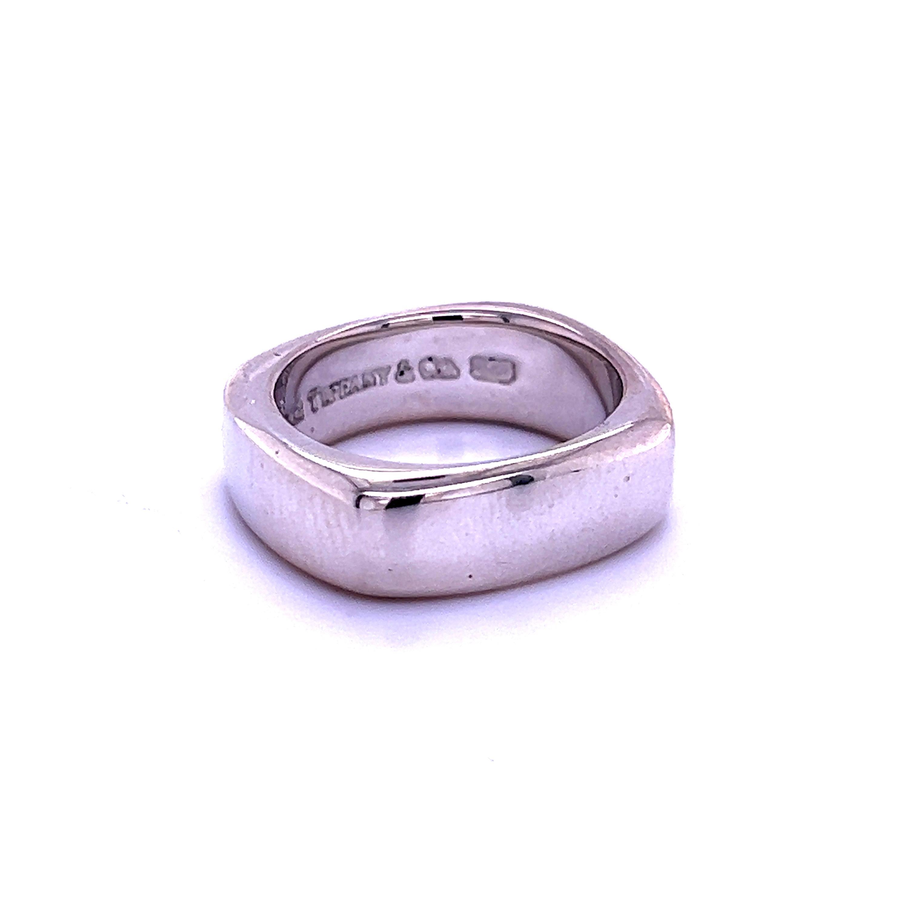 Tiffany & Co Estate Square Band Size 7 Silver 7 mm TIF510

TRUSTED SELLER SINCE 2002

DETAILS
Style: Square Band
Ring Size: 7
Height: 7 mm
Metal: Sterling Silver

We try to present our estate items as best as possible and most have been newly