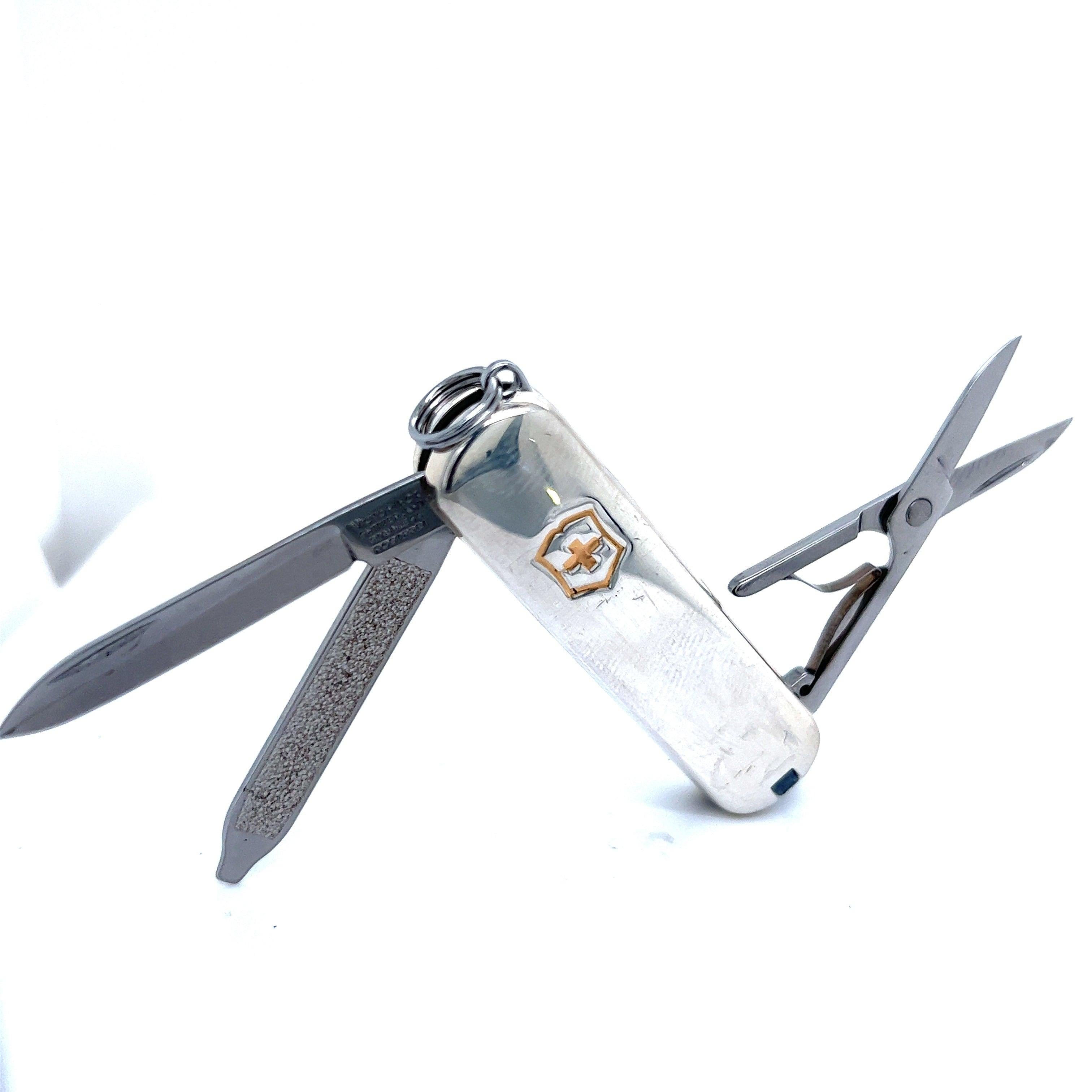 Tiffany & Co Estate Swiss Army Pocket Knife 18k Gold + Silver In Good Condition For Sale In Brooklyn, NY