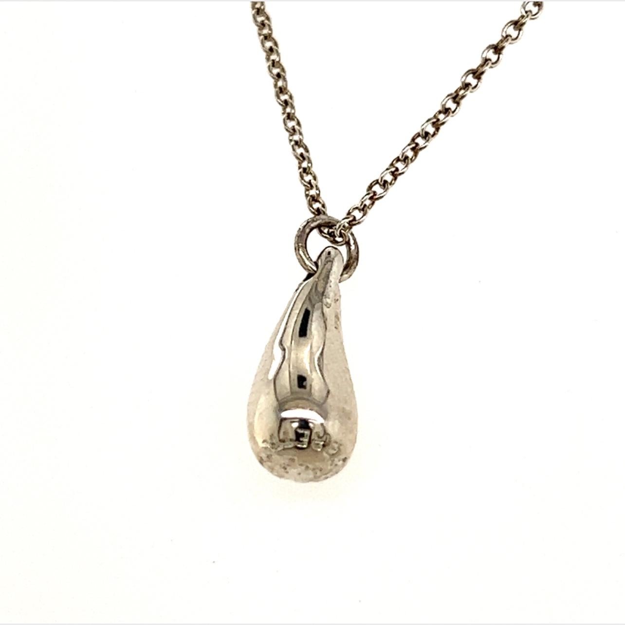 Tiffany & Co Estate Tear Drop Pendant Silver Necklace 17