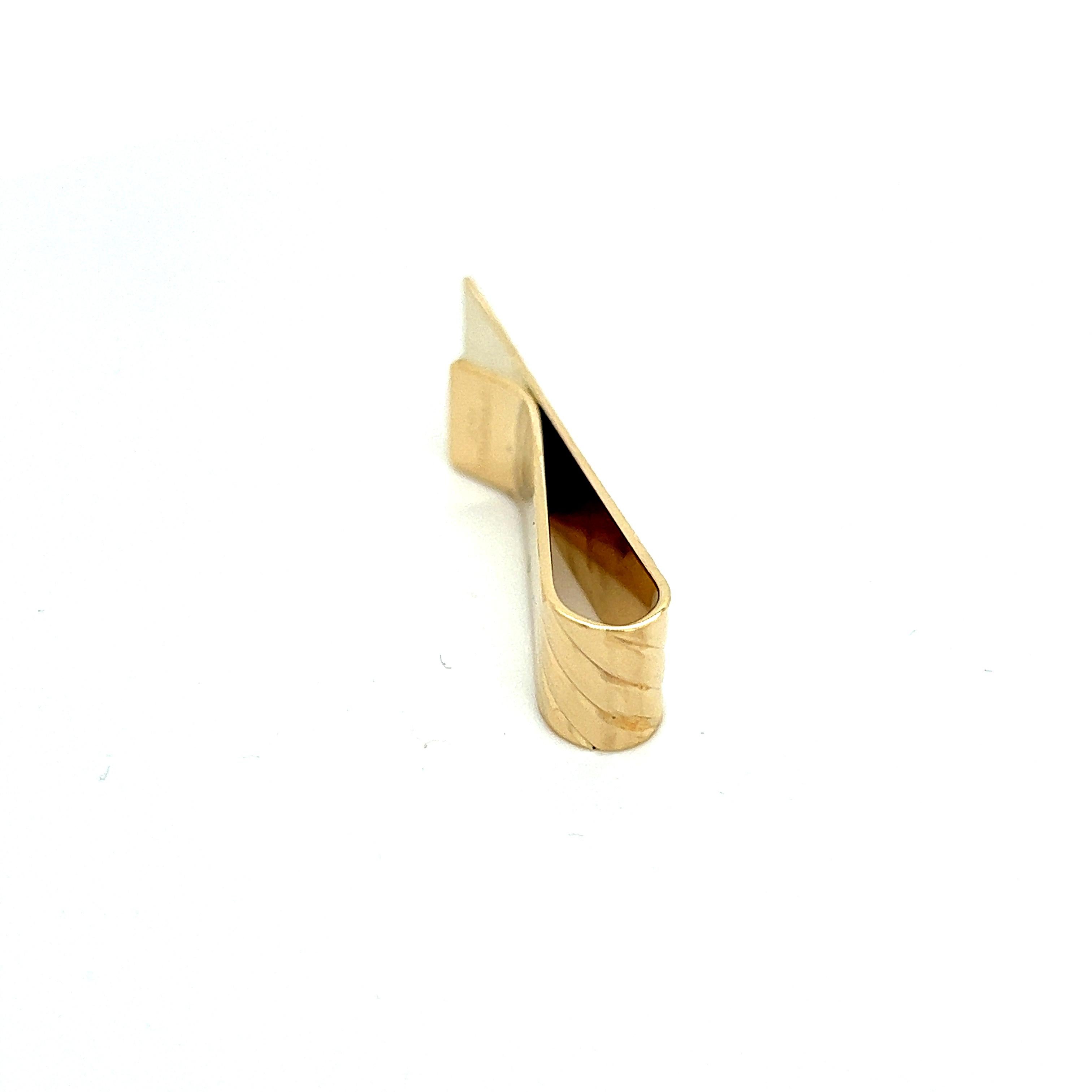 Tiffany & Co Estate Pasador de corbata 1 10/16 Oro amarillo 14k TIF333

VENDEDOR DE CONFIANZA DESDE 2002

¡¡POR FAVOR VEA NUESTROS CIENTOS DE COMENTARIOS POSITIVOS DE NUESTROS CLIENTES!!

ENVÍO GRATUITO

DETALLES
Tamaño: 1 10/16
Metal: Oro amarillo