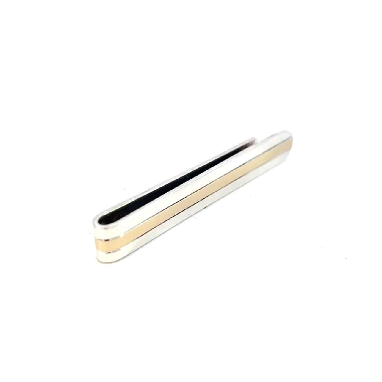 Authentic Tiffany & Co Estate Tie Clip Bar 14k Gold Sterling Silver TIF577

This elegant Authentic Tiffany & Co Estate tie clip is made of sterling silver & 14k yellow gold and weighs 8.51 Grams.

TRUSTED SELLER SINCE 2002

PLEASE SEE OUR HUNDREDS