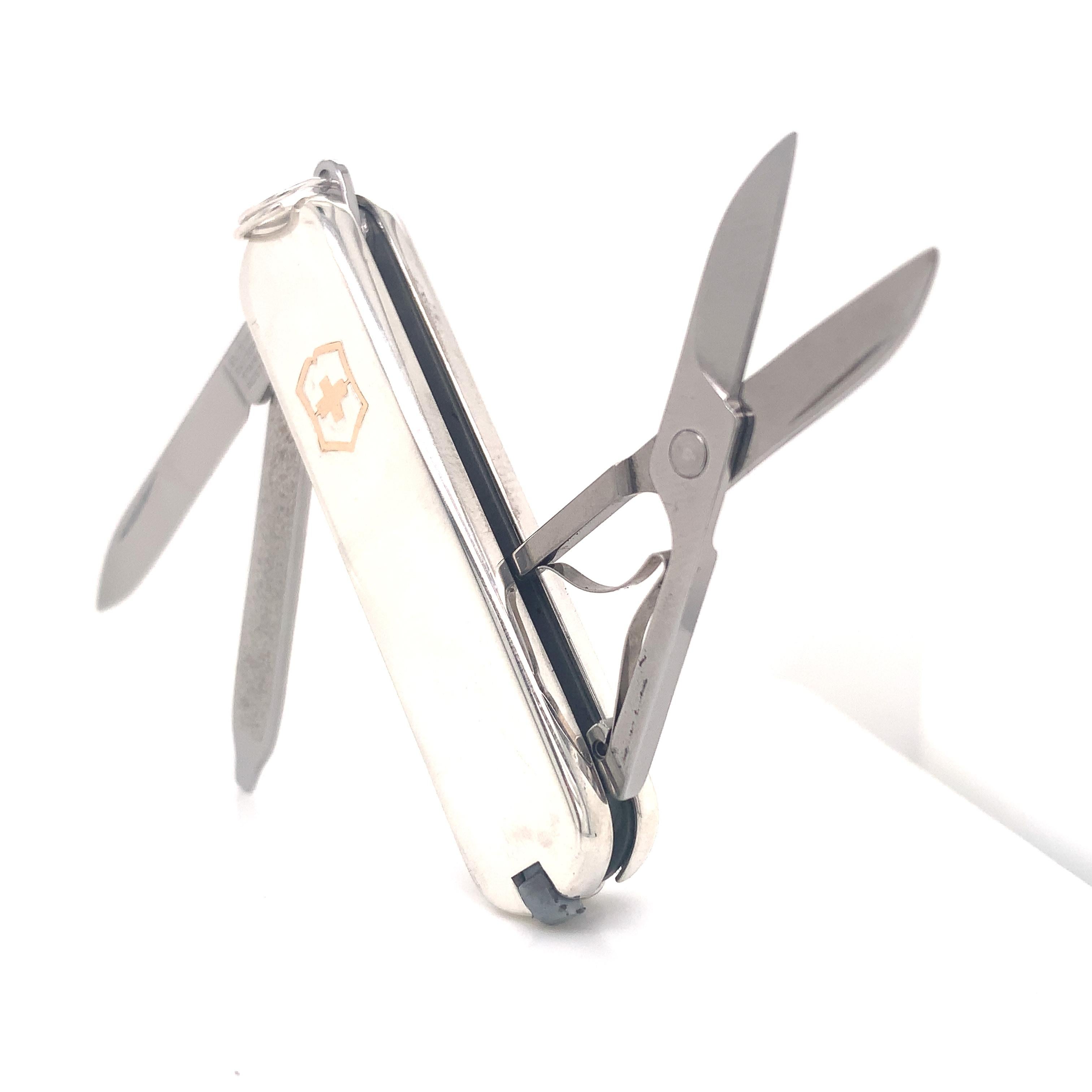 Tiffany & Co Estate Victorinox Swiss Army Pocket Knife Silver 18k Gold 43.9g In Good Condition In Brooklyn, NY