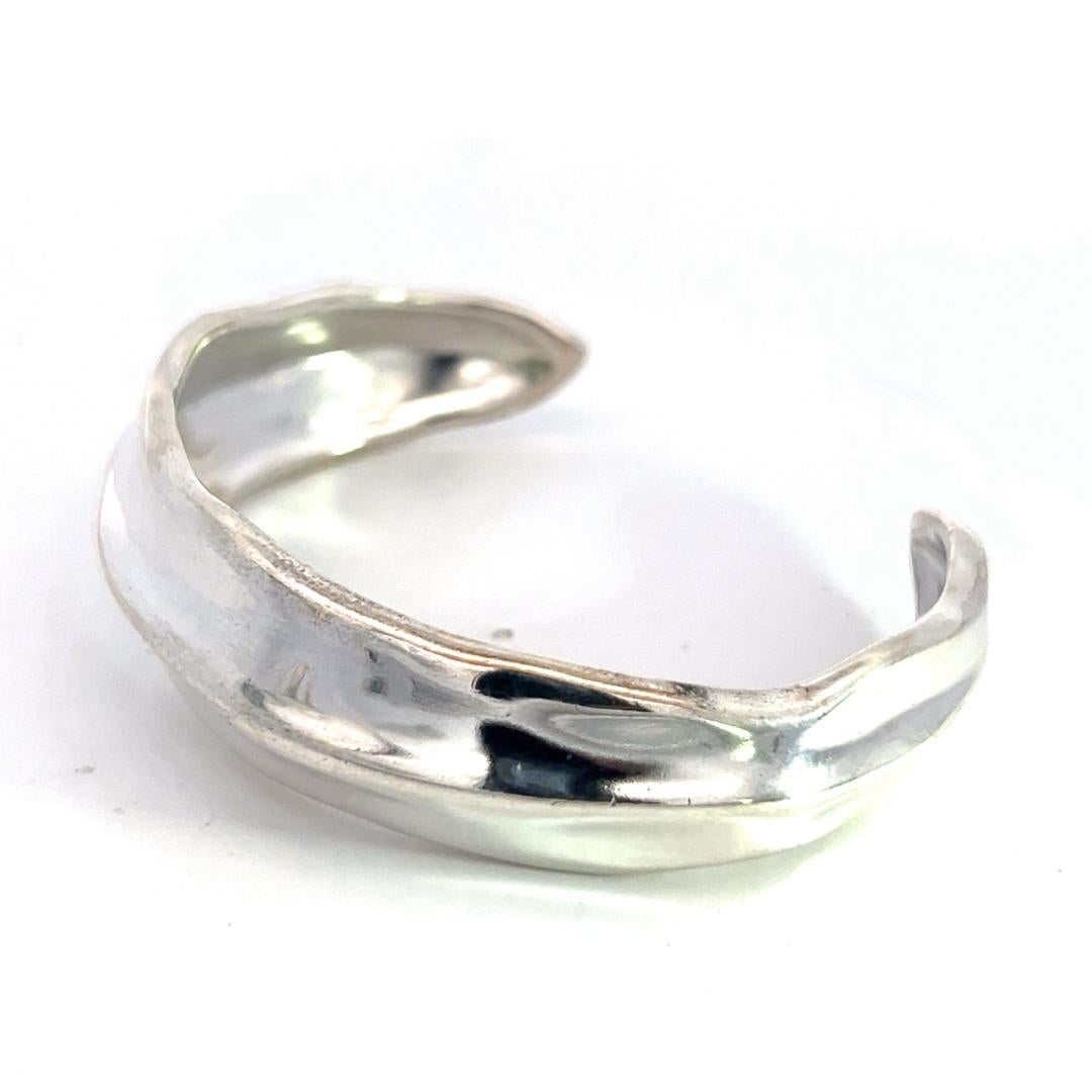 Authentic Tiffany & Co Estate Wave Swirl Cuff Bracelet 17.75 mm Height Silver TIF661

This elegant Authentic Tiffany bracelet is made of sterling silver and has a Weight of 29.8 Grams.

TRUSTED SELLER SINCE 2002

PLEASE SEE OUR HUNDREDS OF POSITIVE