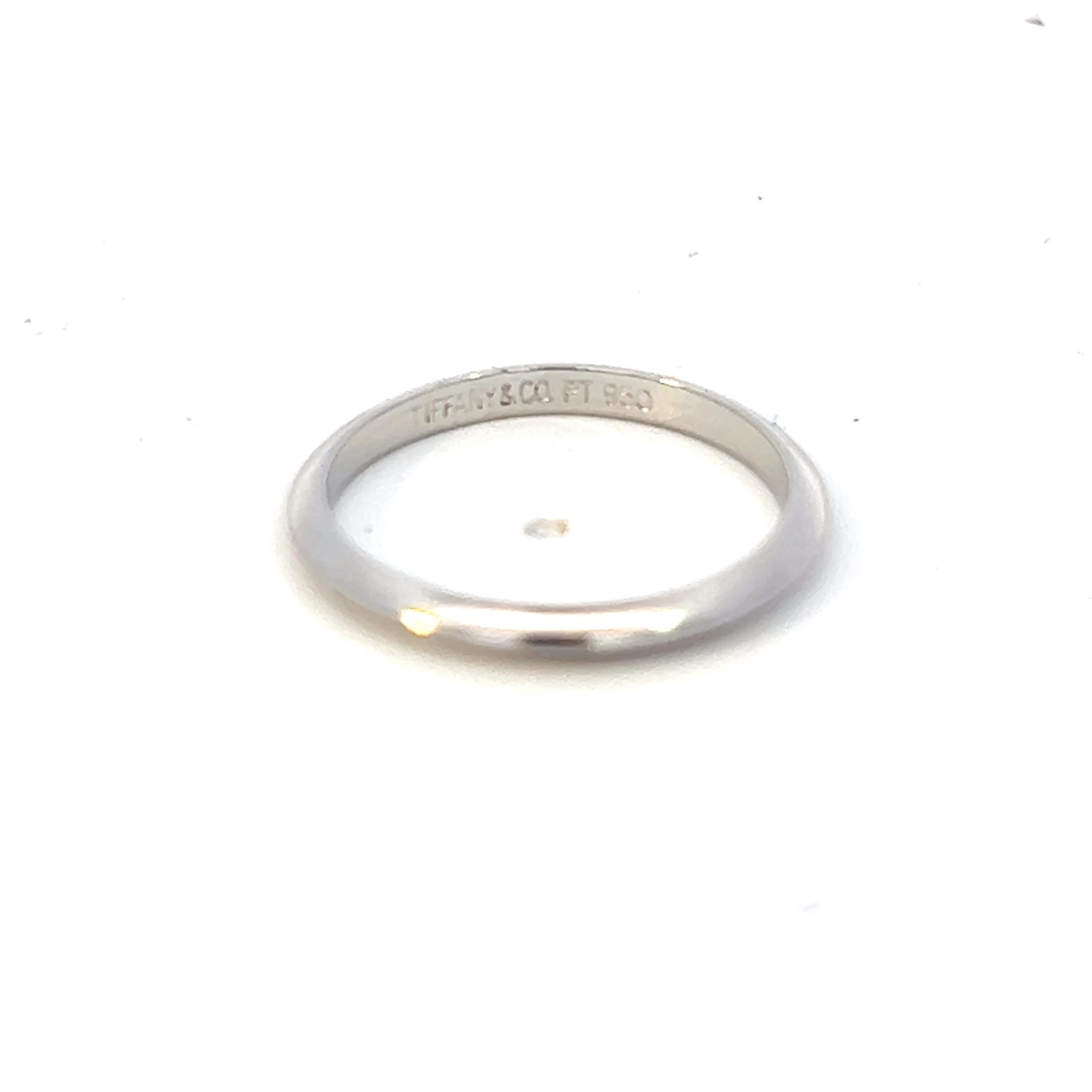 Authentic Tiffany & Co Estate Wedding Band 2 mm Thick Platinum TIF744

TRUSTED SELLER SINCE 2002

DETAILS
Style: Wedding Band Ring
Height: 2 mm Thick
Weight: 2.1 Grams
Metal: Platinum

The Tiffany & Co. Ring featuring platinum is a sophisticated and