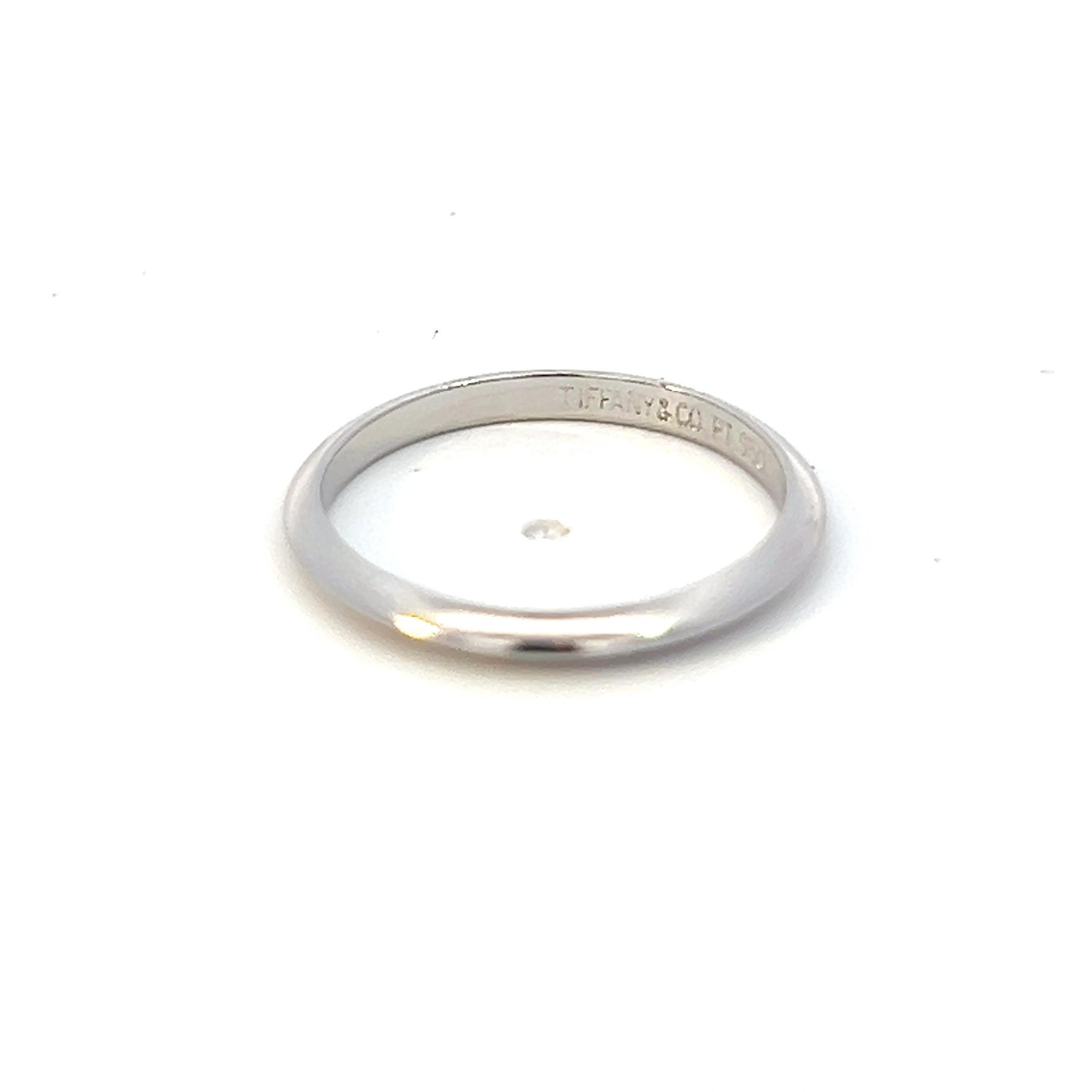 Tiffany & Co Estate Wedding Band Platinum 2 mm Thick In Good Condition For Sale In Brooklyn, NY