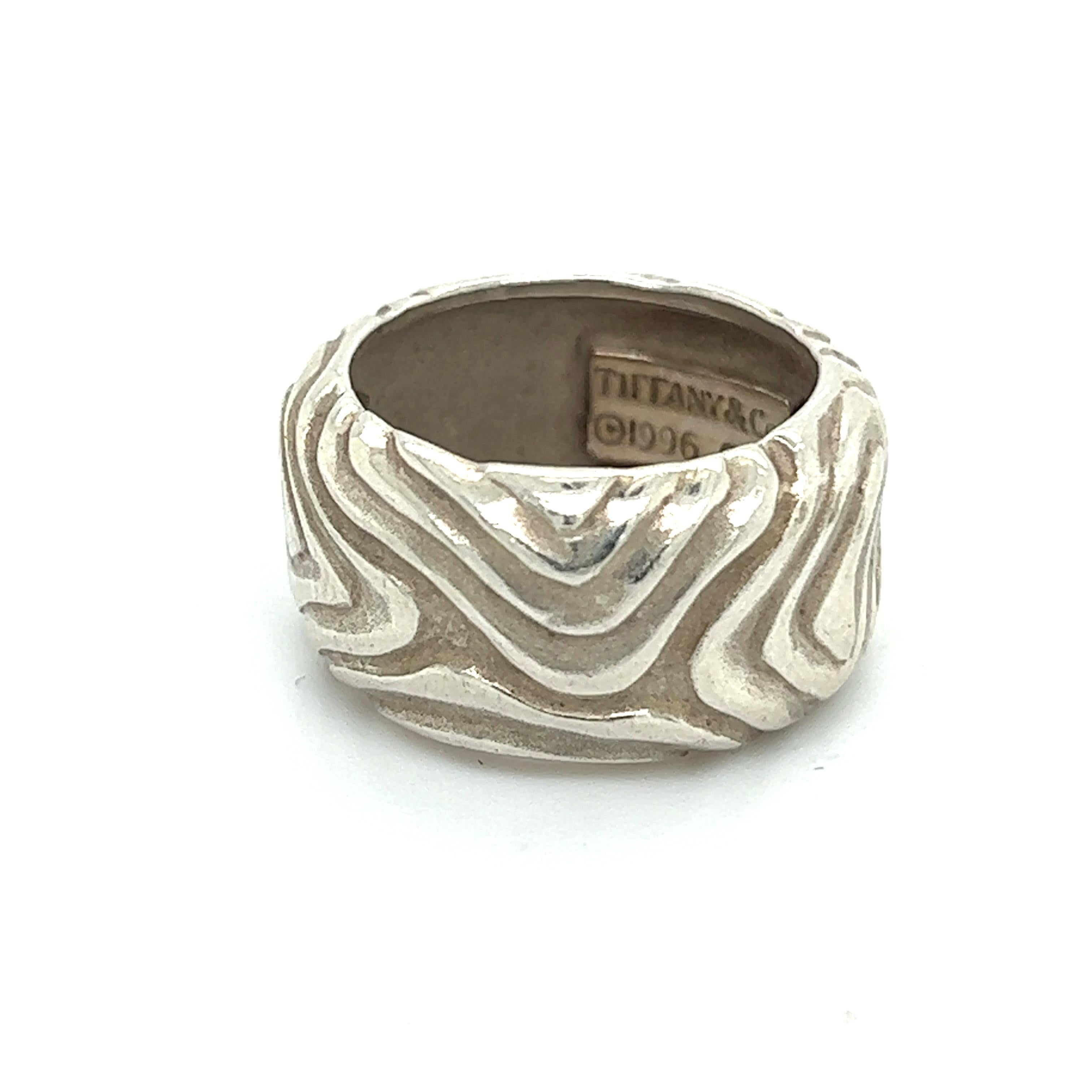 Authentic Tiffany & Co Estate Woodgrain Design Ring 4.5 Silver 11 mm 5.7 Grams TIF630

TRUSTED SELLER SINCE 2002

DETAIL
Design: Woodgrain
Ring Size: 4.5
Height: 11 mm
Weight: 5.7 Grams
Metal: Sterling Silver

We try to present our estate items as