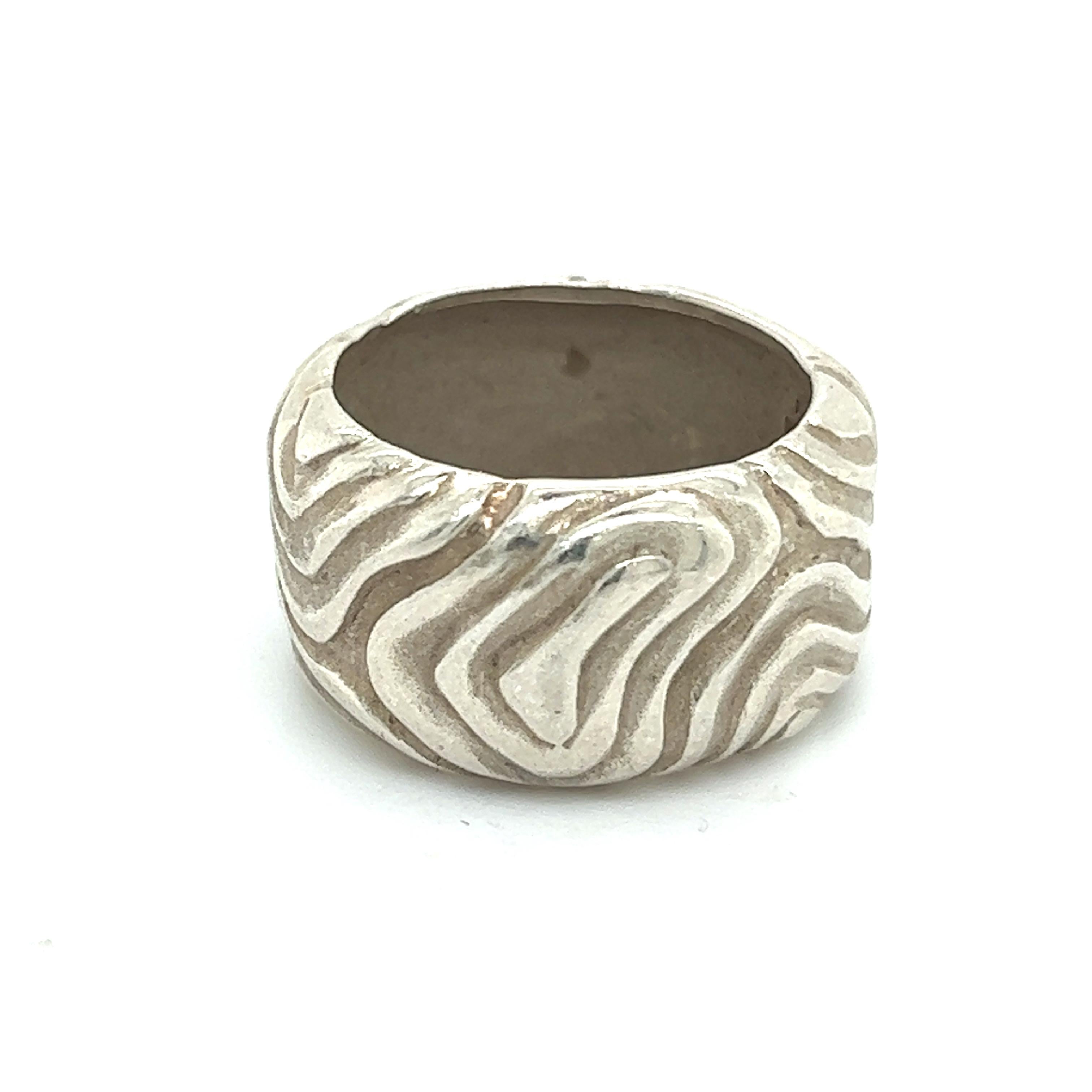 Tiffany & Co Estate Woodgrain Design Ring 4,5 Argent 11 mm 5,7 grammes Bon état - En vente à Brooklyn, NY
