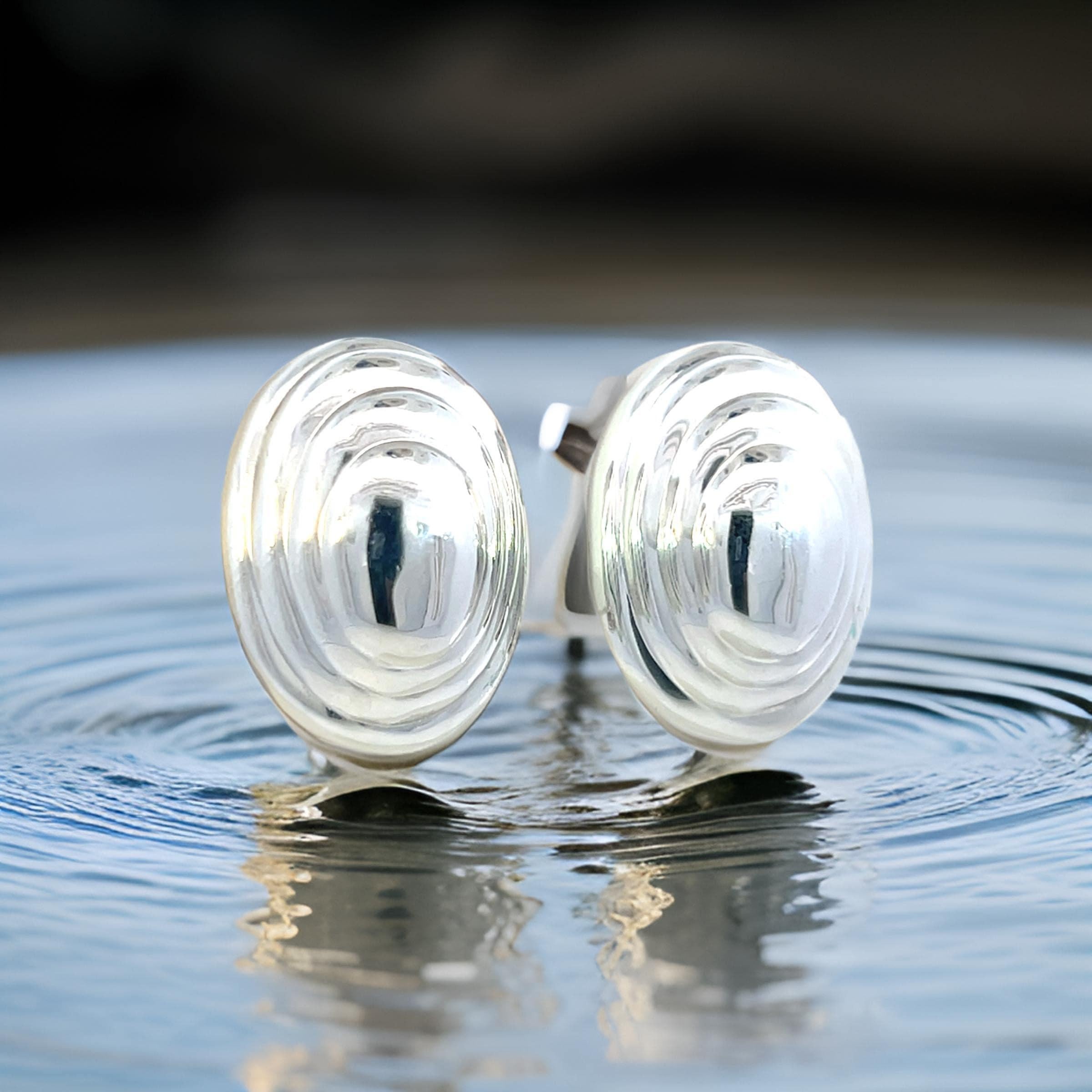 Tiffany & Co Estate XL Puffed Clip-on Earrings Sterling Silver In Good Condition For Sale In Brooklyn, NY