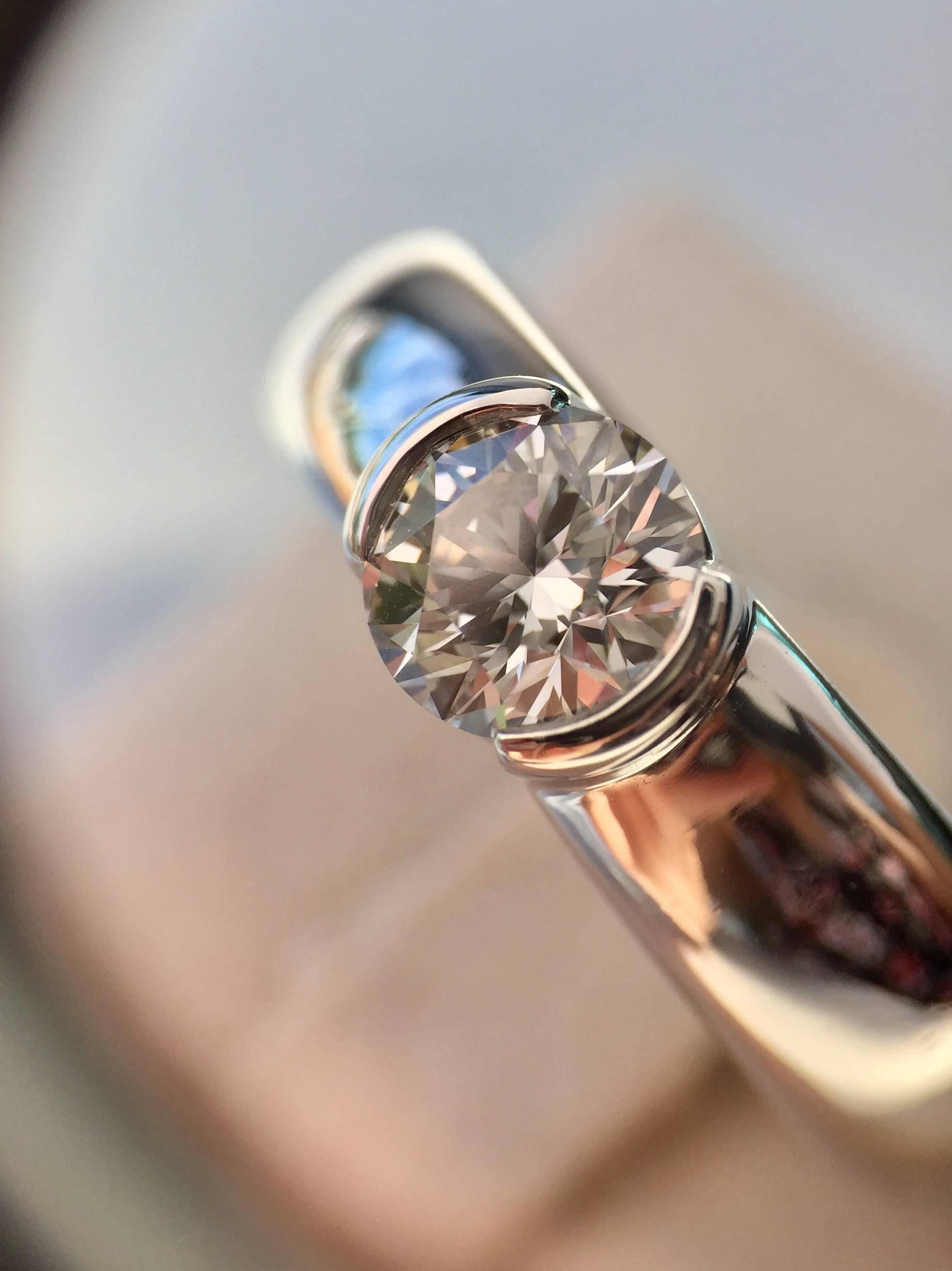 Women's or Men's Tiffany & Co. Etoile 1.12 Carat Round Diamond Solid Platinum Solitaire Ring