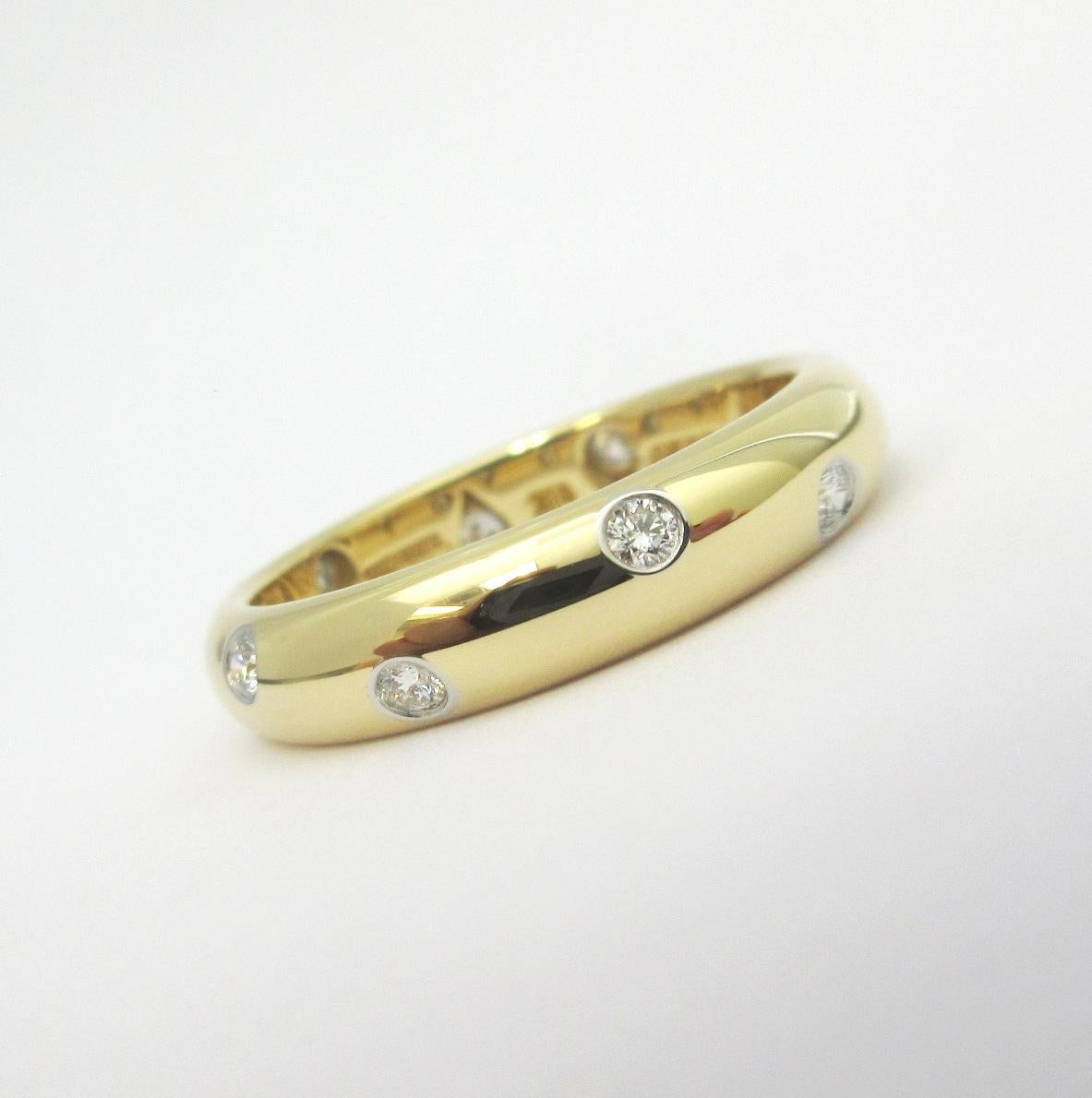 TIFFANY & Co. Anello Etoile in oro 18 carati con diamante 4 mm 7,5

Metallo: oro 18 carati
Dimensione: 7.5 
Larghezza della banda: 4 mm
Diamante: 10 diamanti tondi taglio brillante, peso totale .22 carati
Marchio di garanzia: TIFFANY&CO. 750 PT950
