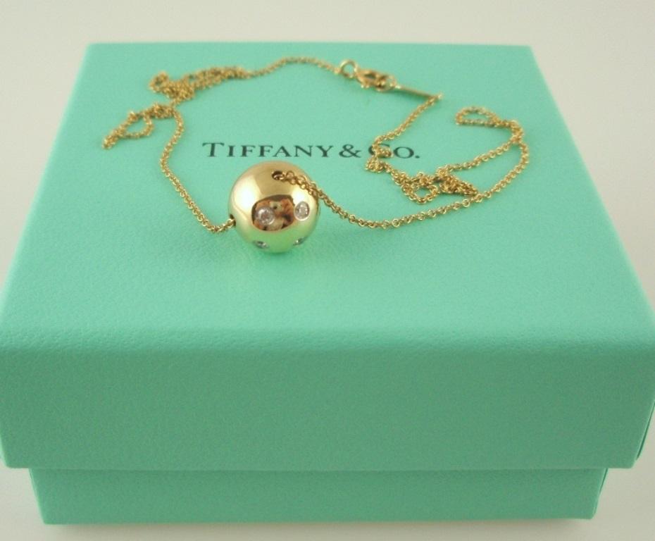 TIFFANY & Co. Etoile 18K Gold Diamond Ball Pendant Necklace In Excellent Condition For Sale In Los Angeles, CA