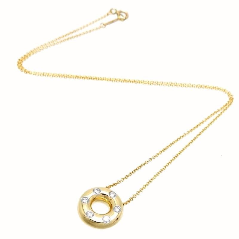 TIFFANY & Co. Etoile 18K Gold Diamond Circle Pendant Necklace In Excellent Condition For Sale In Los Angeles, CA