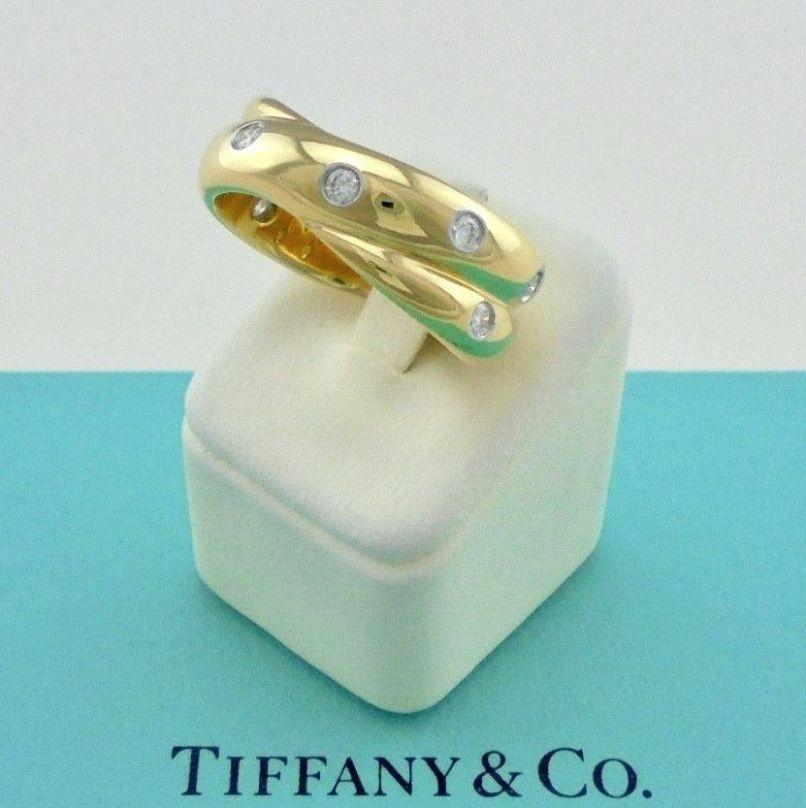 TIFFANY & Co. Etoile 18K Gold Diamond Twist Ring 7 In Excellent Condition For Sale In Los Angeles, CA