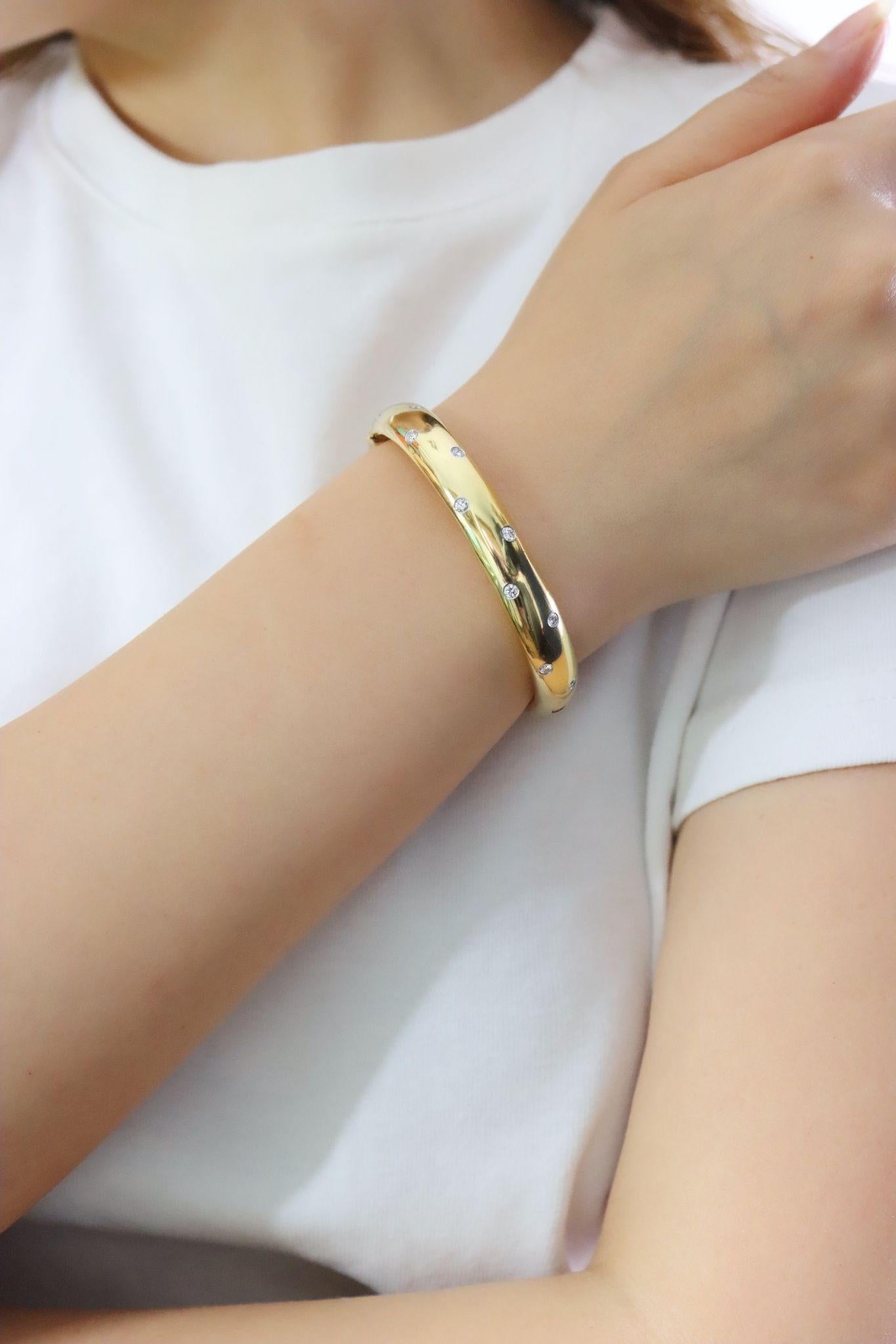 Tiffany & Co. Bracciale Etoile in oro 18 carati e platino con diamante

Contrassegnato:
Tiffany & Co.
750
PT 950

Dimensioni approssimative:
19 cm (lunghezza)
1 cm (larghezza)
Circa 0,5 carati (diamante)
51,3 grammi di peso.

** I diamanti e le