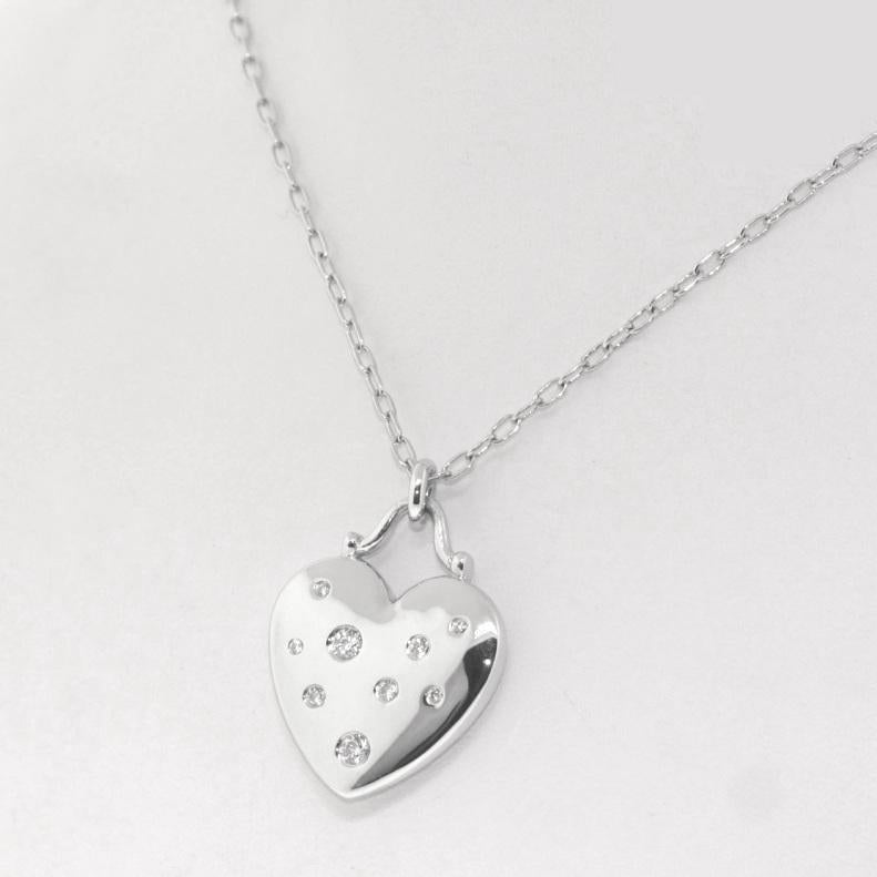 TIFFANY & Co. Etoile 18K White Gold 9 Diamond Heart Pendant Necklace In Excellent Condition In Los Angeles, CA