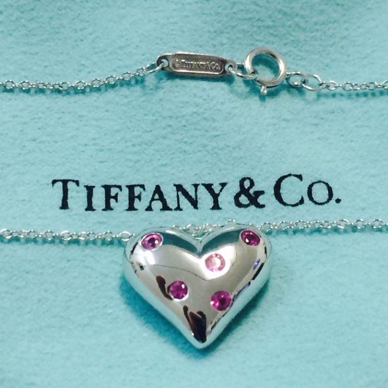 TIFFANY & Co. Etoile 18K White Gold Pink Sapphire Heart Pendant Necklace For Sale 1