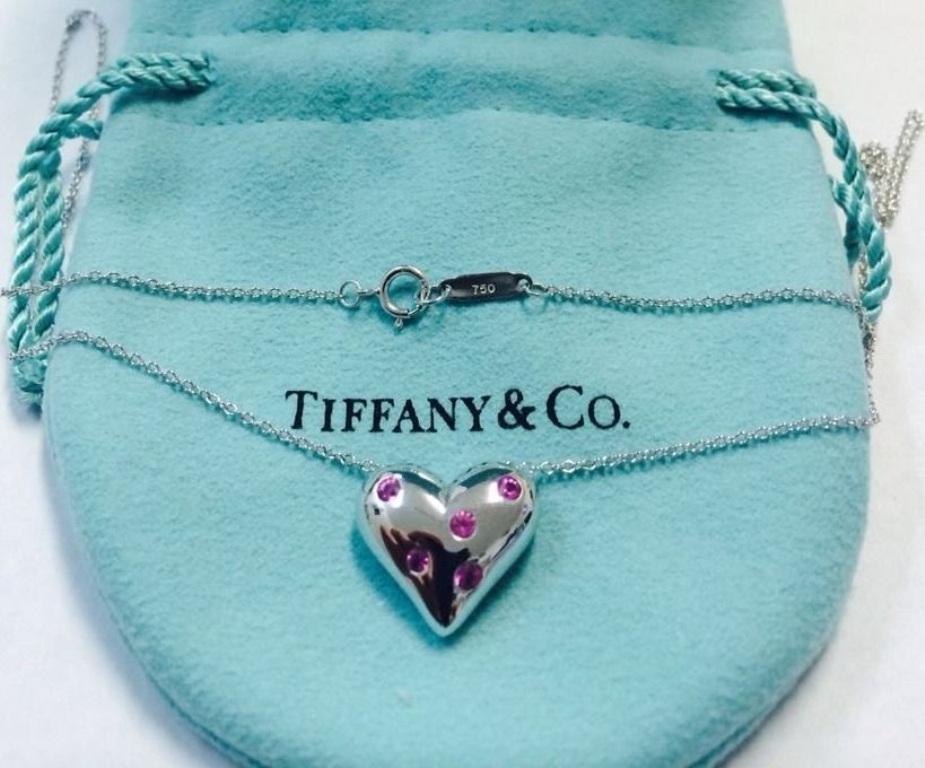 TIFFANY & Co. Etoile 18K White Gold Pink Sapphire Heart Pendant Necklace For Sale 2