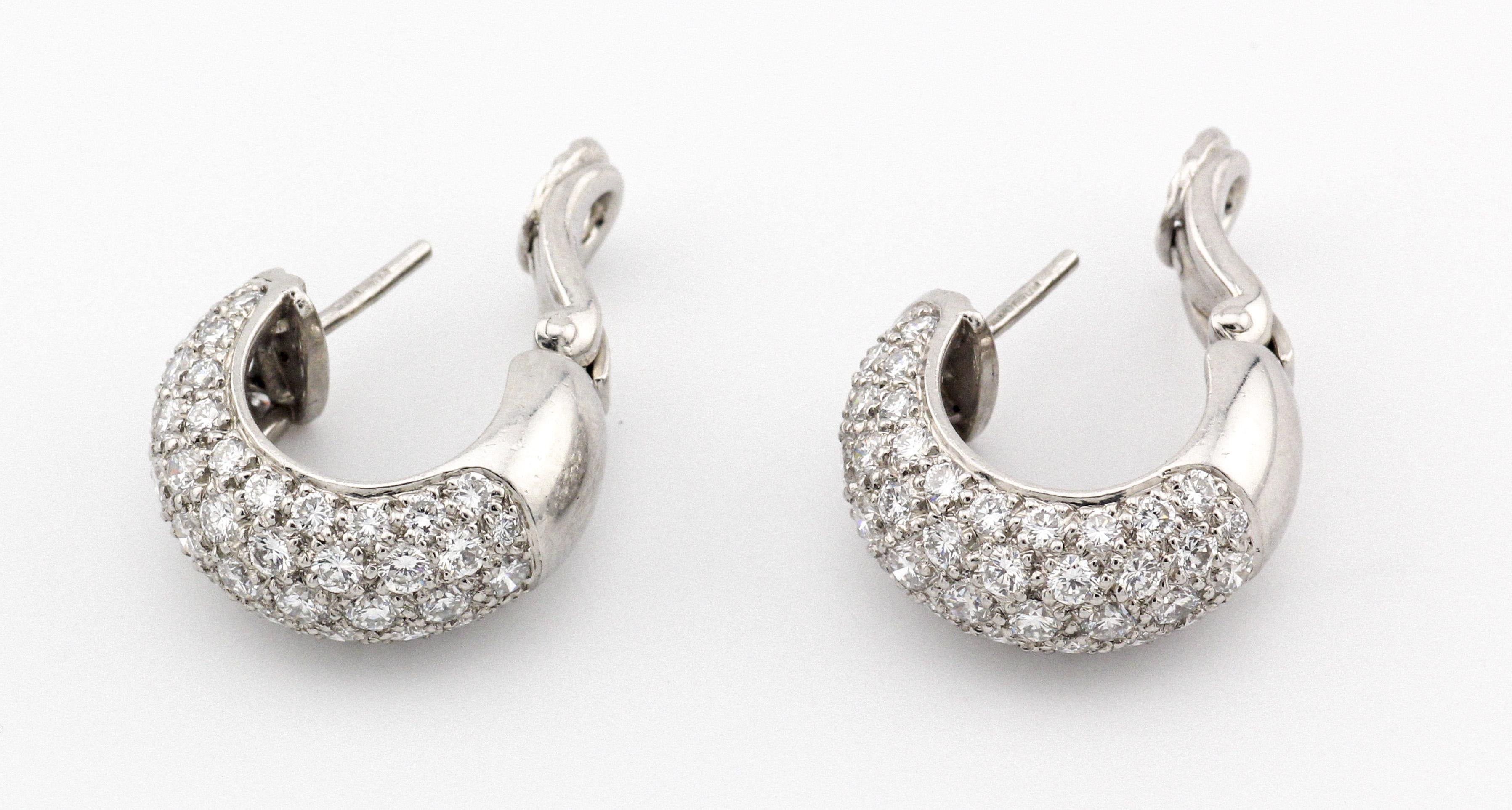 Tiffany & Co. Etoile - Créoles en platine avec 5 rangs de diamants Bon état - En vente à Bellmore, NY