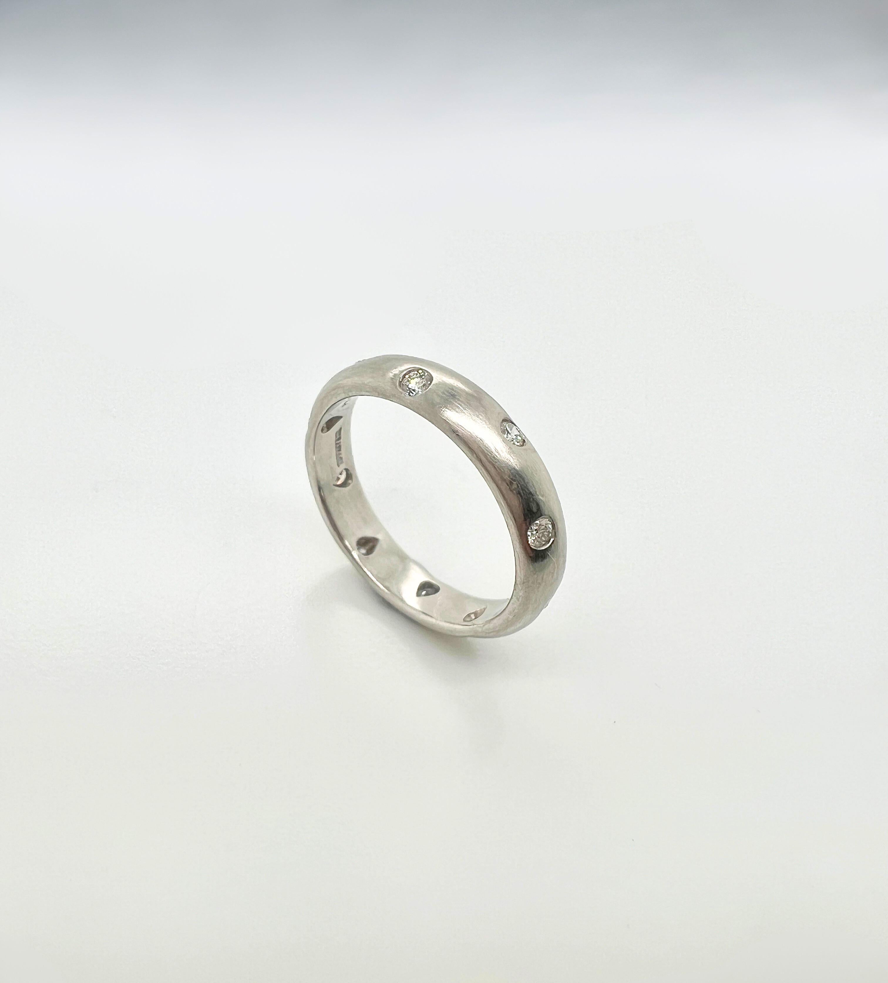 Tiffany & Co. Etoile 950 Platin Diamantband Ring Größe 6

Einzelheiten:
Größe 6
Zehn 2 mm große runde Diamanten im Vollschliff mit einem Gewicht von jeweils ca. 0,03ct.
MATERIAL des Metalls: Platin
Gepunzt: Tiffany&co, PT950
Gewicht: 6.4 Gramm

In