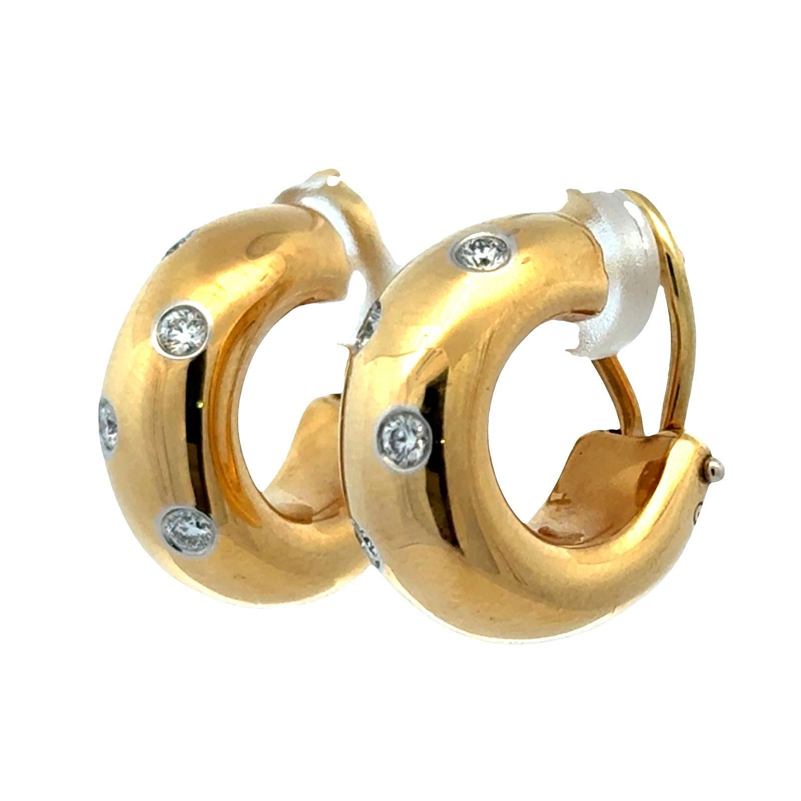 Tiffany & Co Etoile Diamond 18 Karat Yellow Gold Hoop Leverback Earrings Moderno en venta