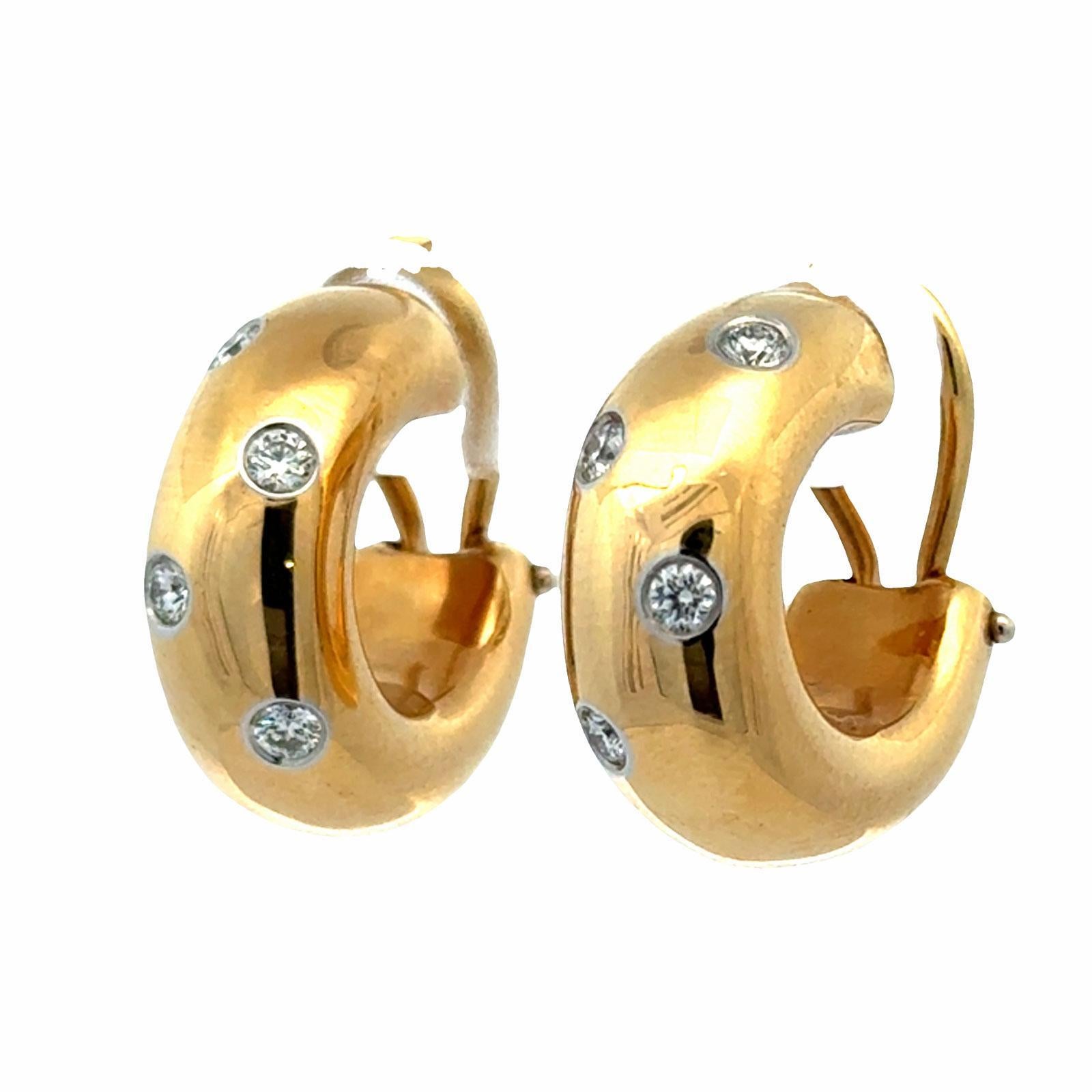 Tiffany & Co Etoile Diamond 18 Karat Yellow Gold Hoop Leverback Earrings en Excelente estado para la venta en Boca Raton, FL