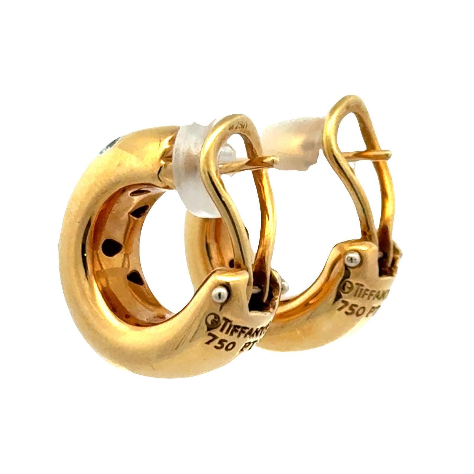 De las mujeres Tiffany & Co Etoile Diamond 18 Karat Yellow Gold Hoop Leverback Earrings en venta