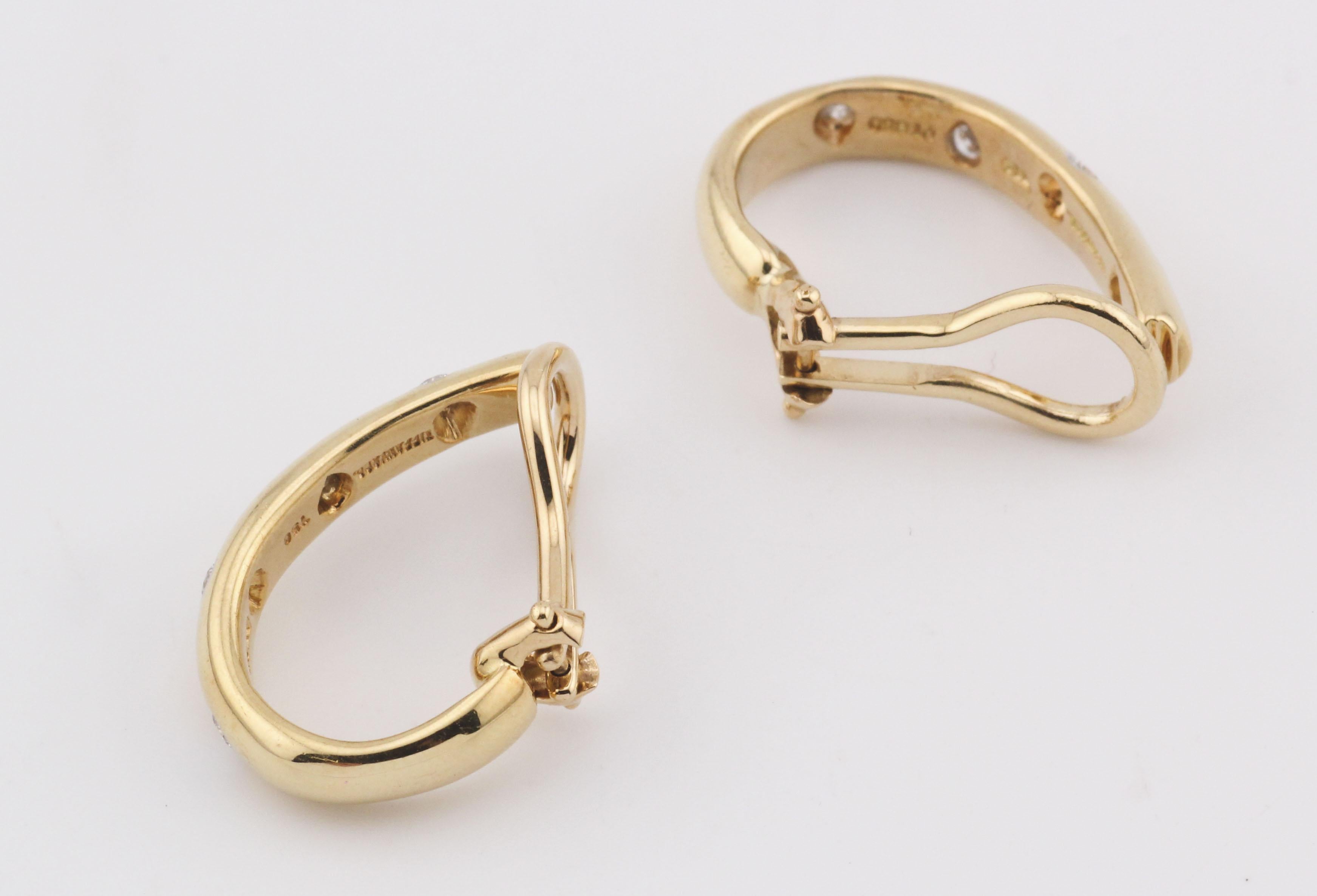 Tiffany & Co. Etoile Diamond 18k Gold Platinum Hoop Earrings In condizioni ottime in vendita a Simpsonville, SC