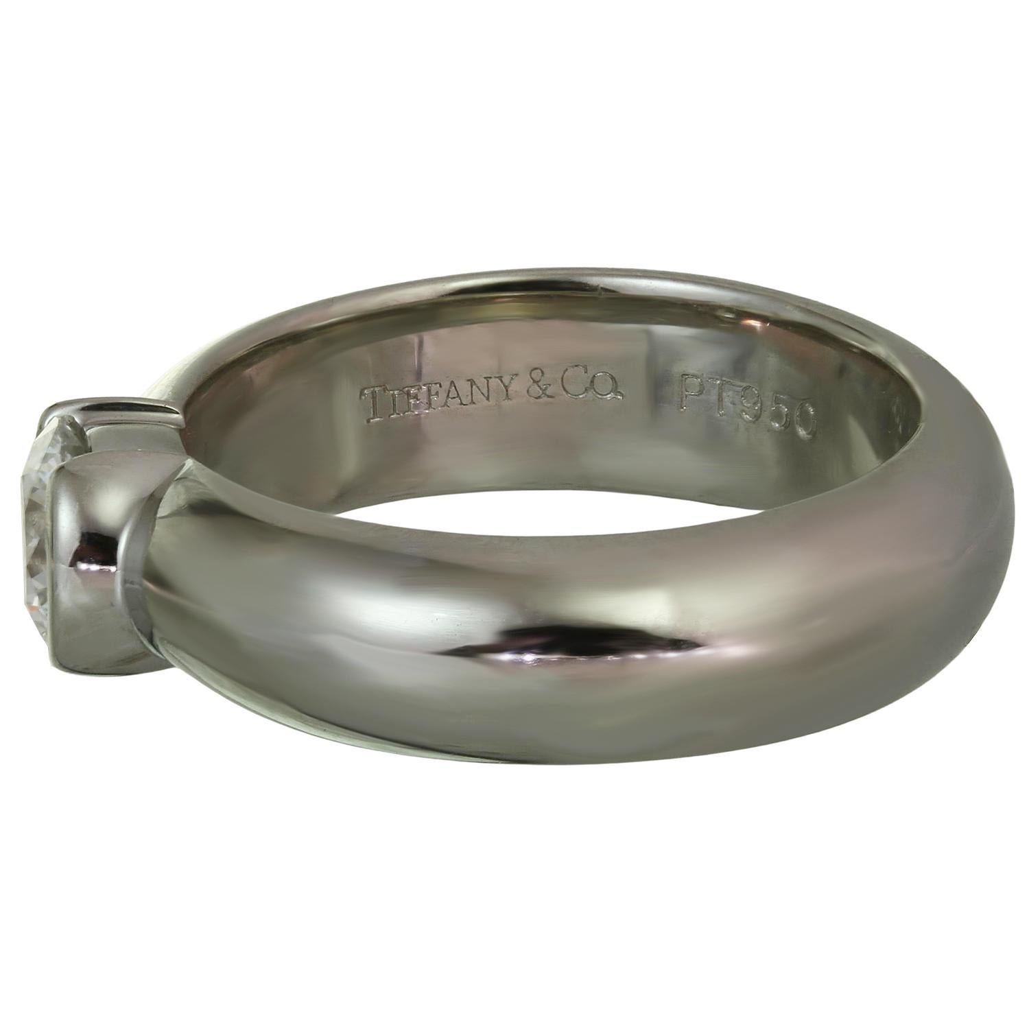 Donna Tiffany & Co. Anello di fidanzamento Etoile con diamante in platino 0,54 TCW E VVS2 Scatola di documenti in vendita