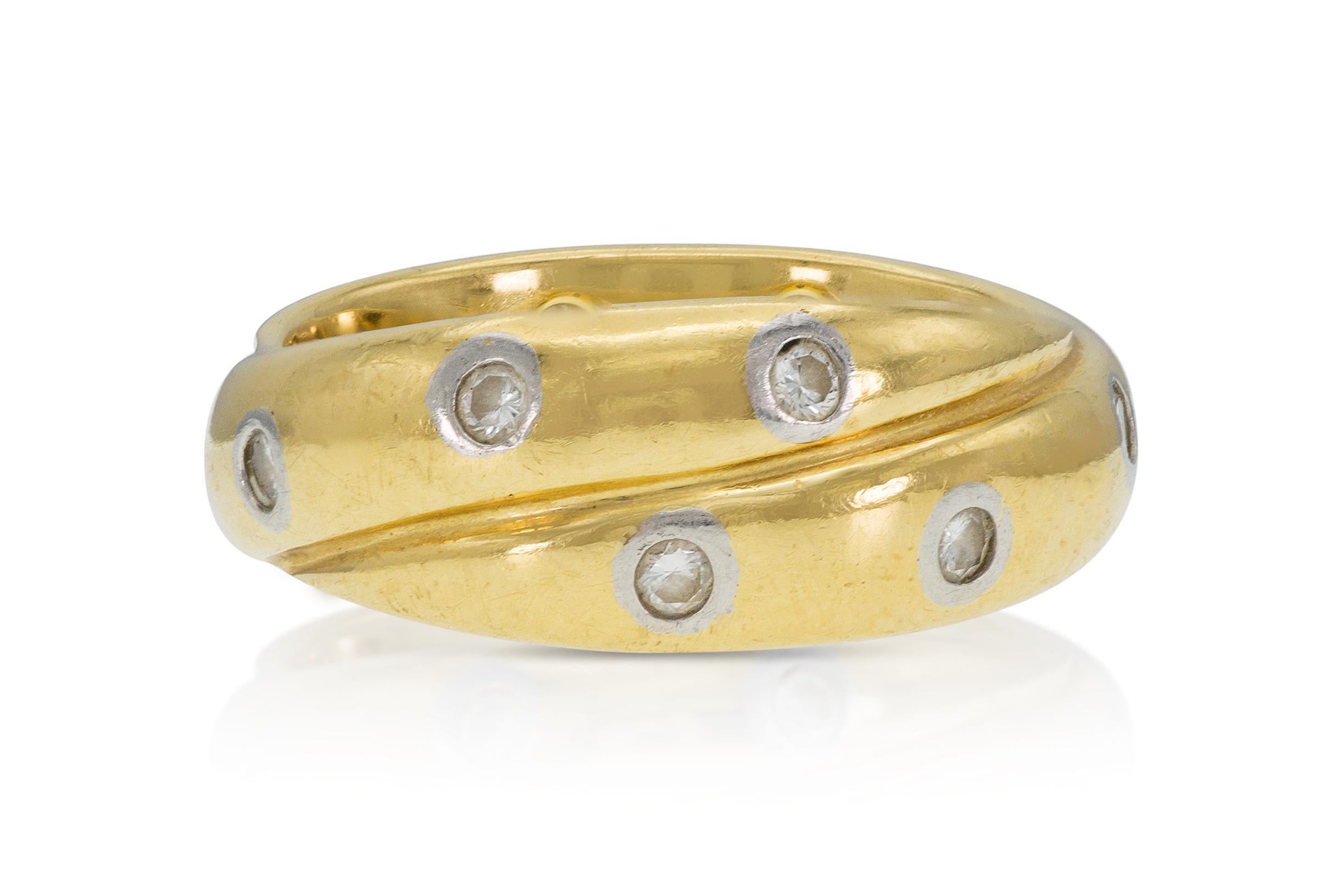 Fein ausgearbeitet in 18 Karat Gelbgold und Platin mit Diamanten im Brillantschliff.
Signiert von Tiffany & Co.
Größe 5 1/2