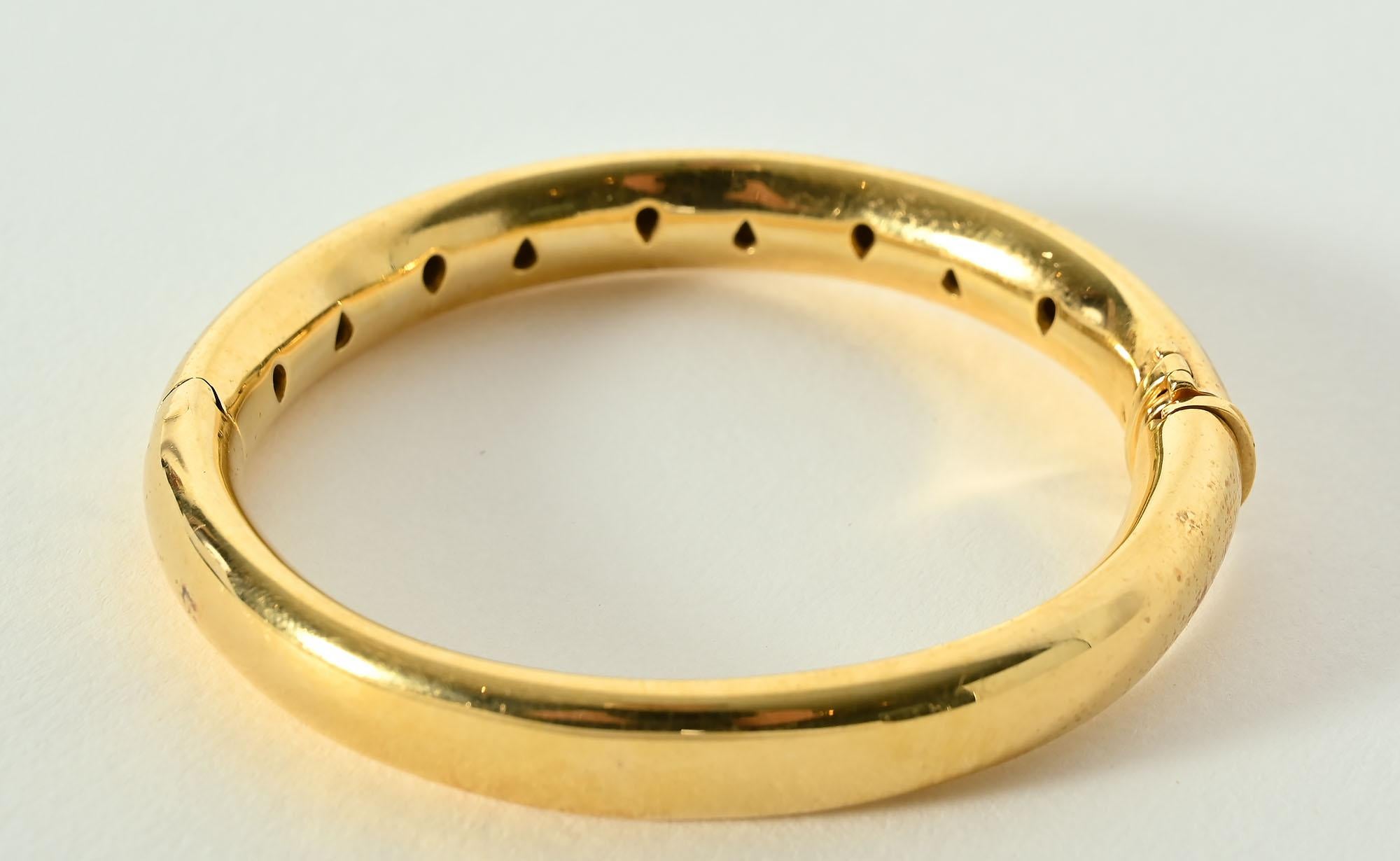 Round Cut Tiffany & Co. Etoile Gold Bangle Bracelet with Diamonds For Sale