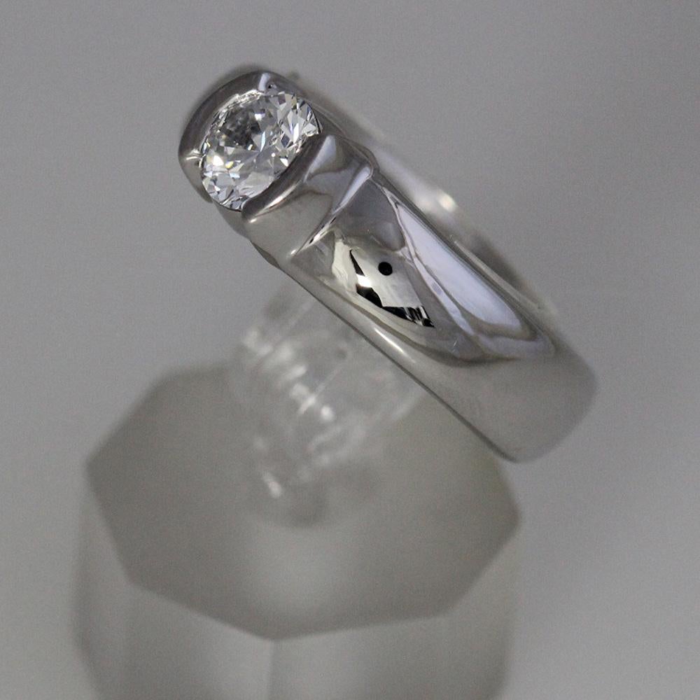 Round Cut Tiffany & Co. Etoile Platinum 0.81 Carat Round F VVS2 Diamond Engagement Ring For Sale