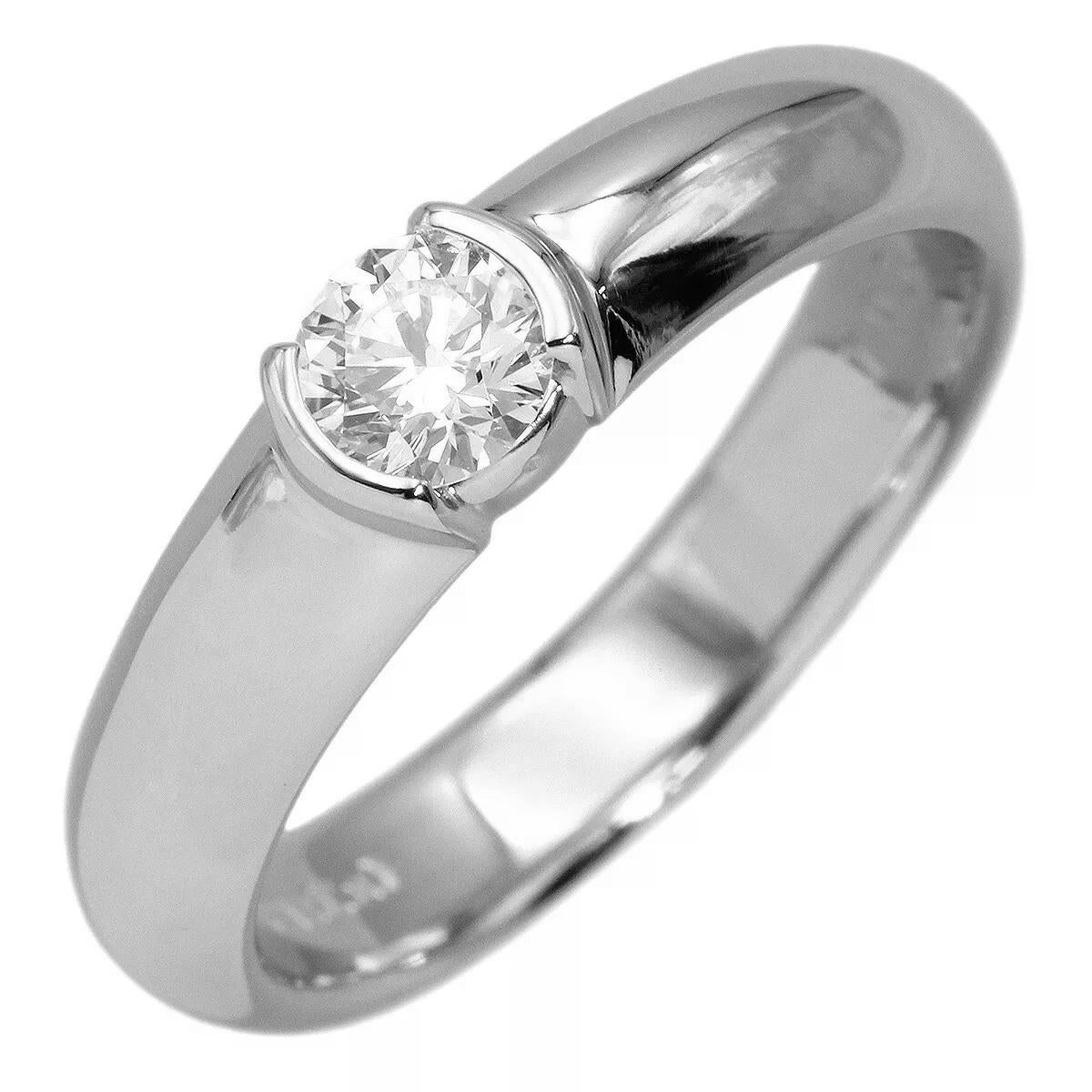 TIFFANY & Co. Anello di fidanzamento Etoile in platino con diamante da 0,26 carati 5,5

Metallo: Platino
Dimensione: 5.5
Larghezza della banda: 3,7 mm
Peso: 6,20 grammi
Diamante: diamante tondo brillante, peso totale di .26 carati, colore H, purezza