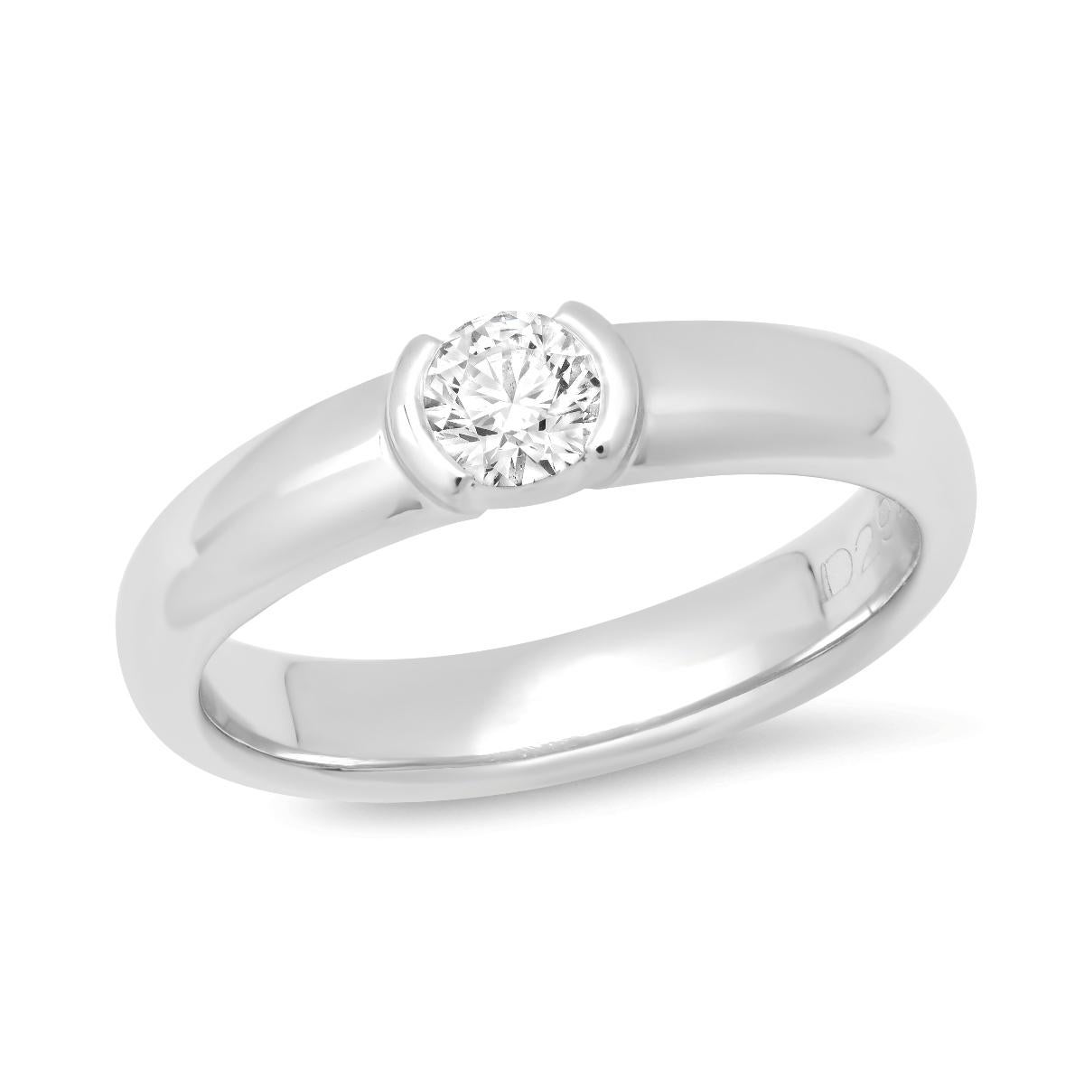 TIFFANY & Co. Anillo de compromiso de diamantes Etoile en platino de 0,26 ct 5,5

Metal: Platino
Tamaño: 5.5
Ancho de banda: 3,7 mm
Peso: 6,20 gramos
Diamante: diamante brillante redondo, peso total en quilates 0,26, color H, claridad VS1
Sello: