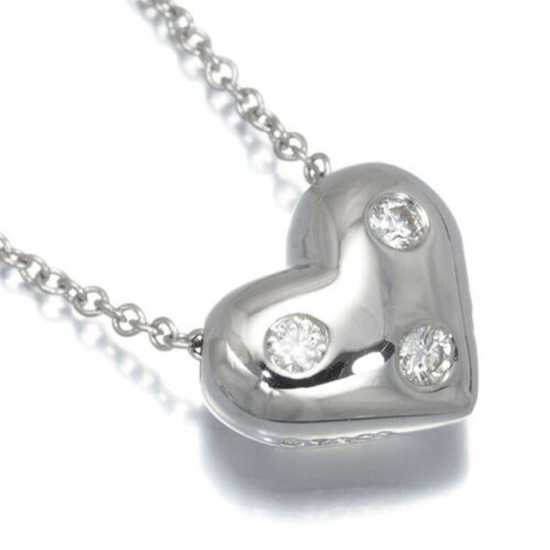 Round Cut TIFFANY & Co. Etoile Platinum 3 Diamond Heart Pendant Necklace For Sale