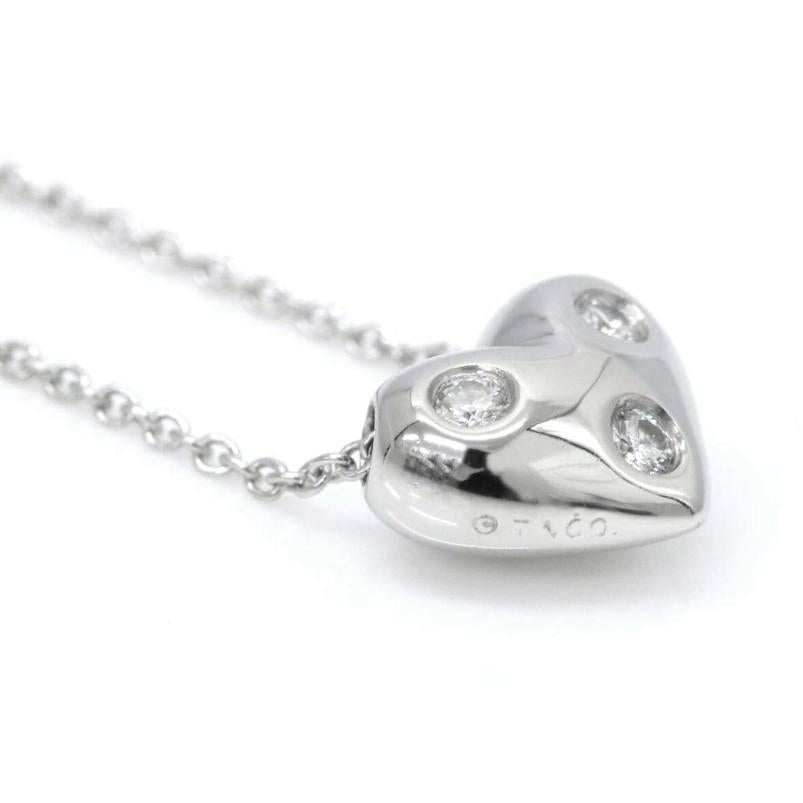 Round Cut TIFFANY & Co. Etoile Platinum 3 Diamond Heart Pendant Necklace For Sale
