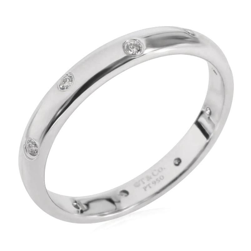 TIFFANY & Co. Etoile Platin-Diamant-Ring mit 3 mm Bandring 10,5

 Metall: Platin
 Größe: 10,5 
 Breite des Bandes: 3mm
 Gewicht: 5.40 Gramm 
 Diamant: 10 runde Brillanten, Gesamtgewicht 0,10 Karat
 Markenzeichen: ©T&Co. PT950
 Zustand: